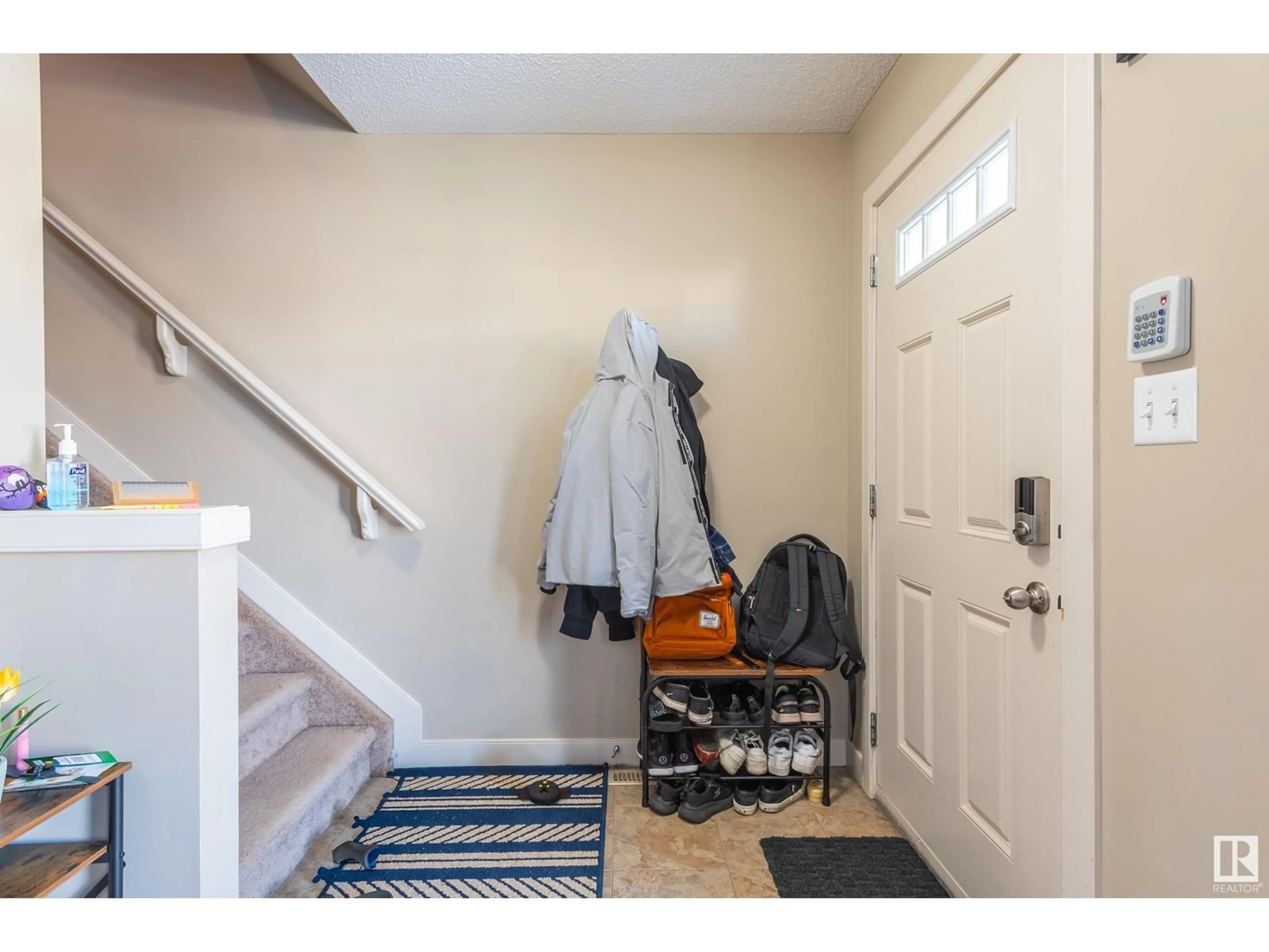 Indoor entryway for #3 - 6032 38 AV, Edmonton Alberta T6L0A4