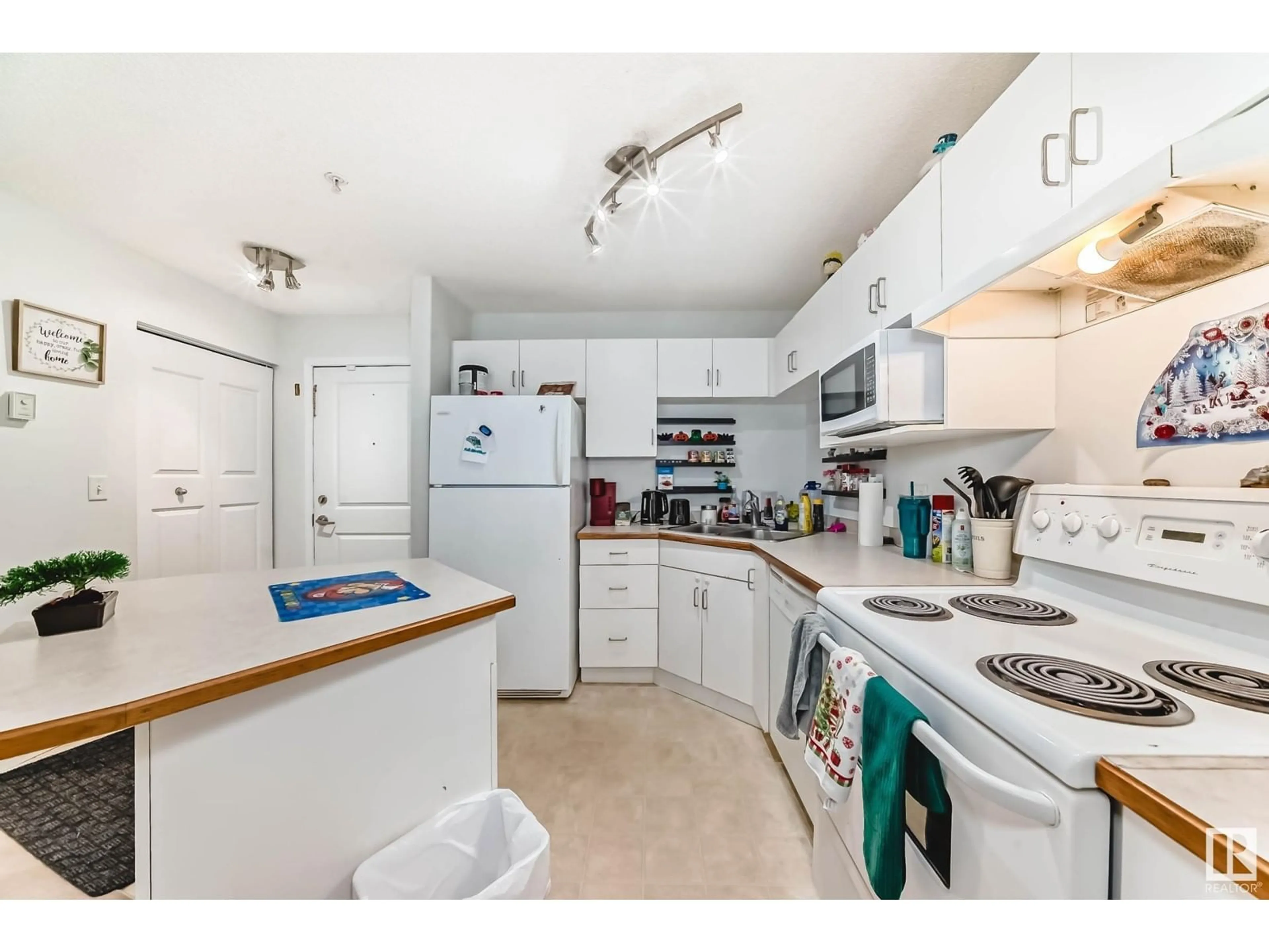 Standard kitchen, unknown for #112 - 16221 95 ST, Edmonton Alberta T5H4L9
