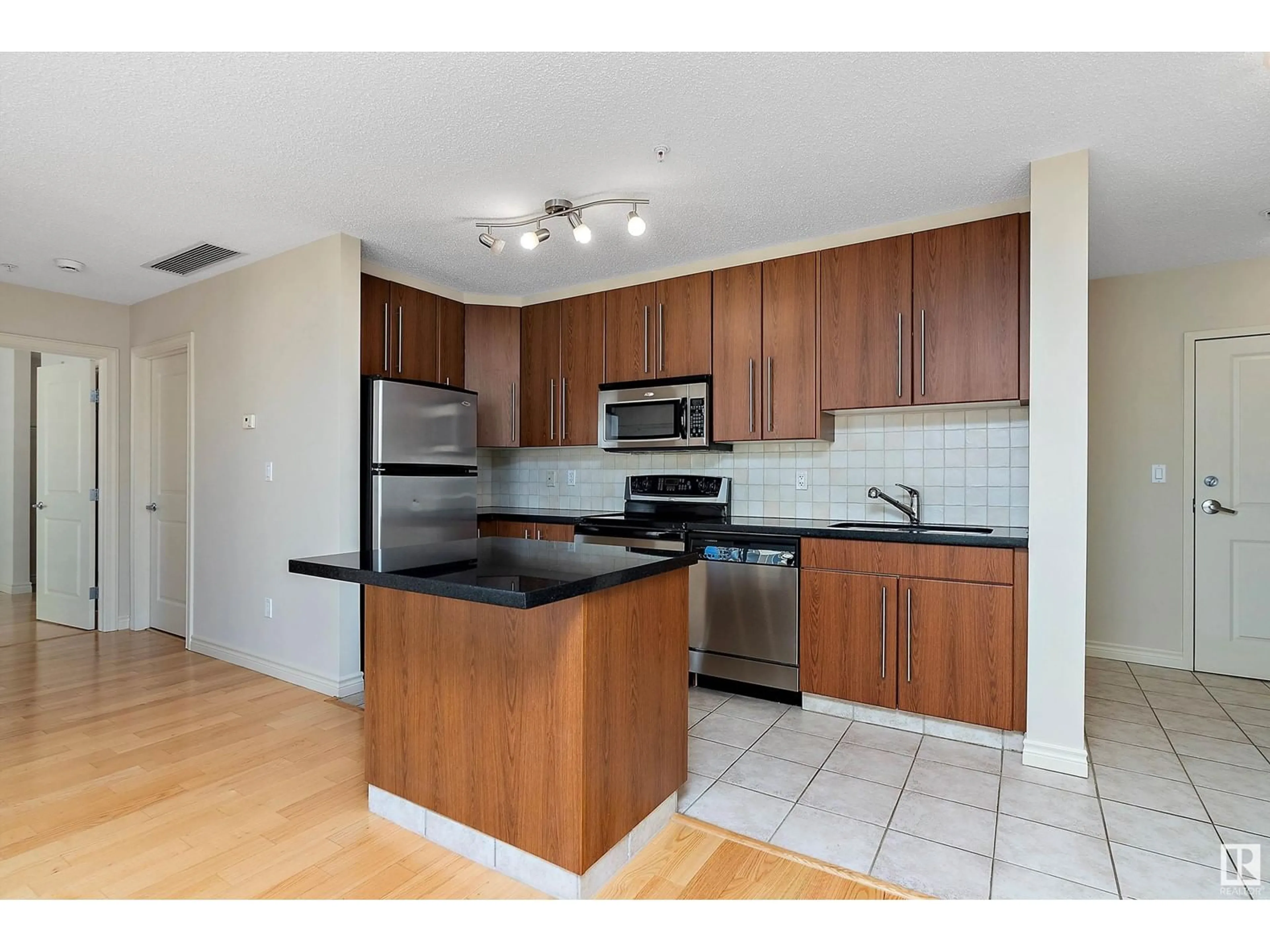 Standard kitchen, unknown for 9819 - 1301 104 ST, Edmonton Alberta T5K0Y8