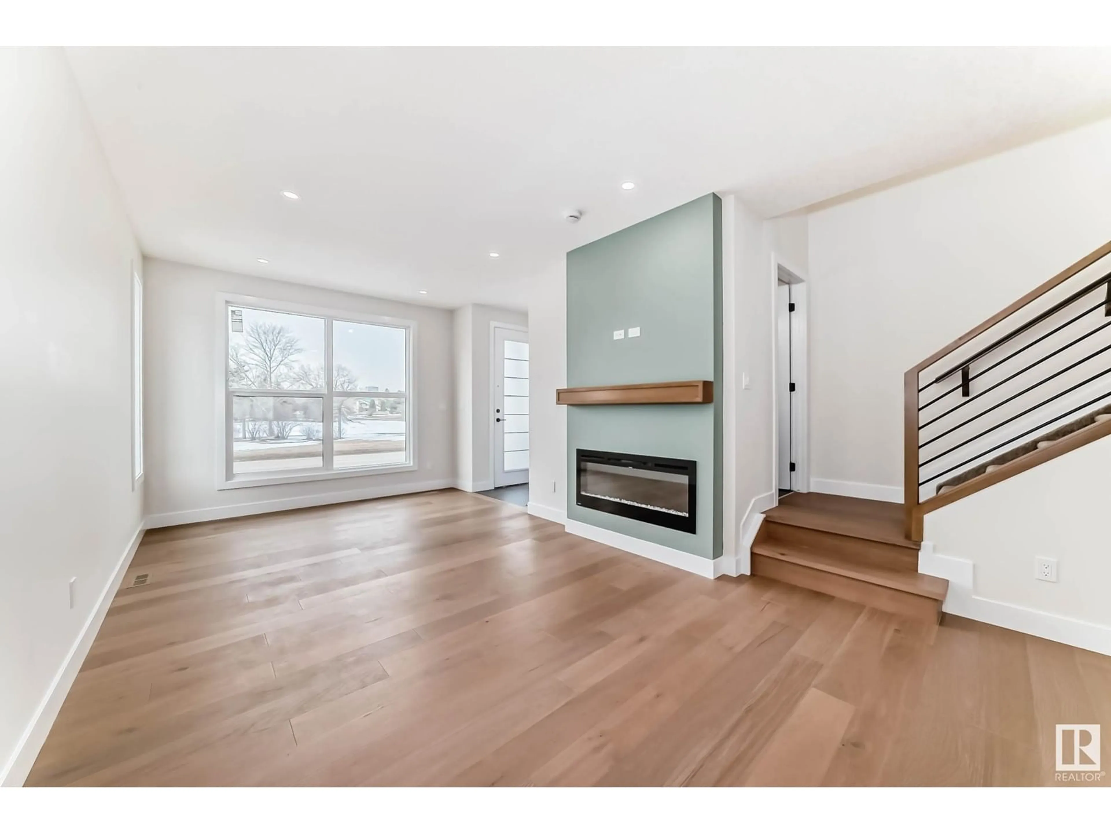 Unknown for NW - 9633 85 ST, Edmonton Alberta T6C3E3