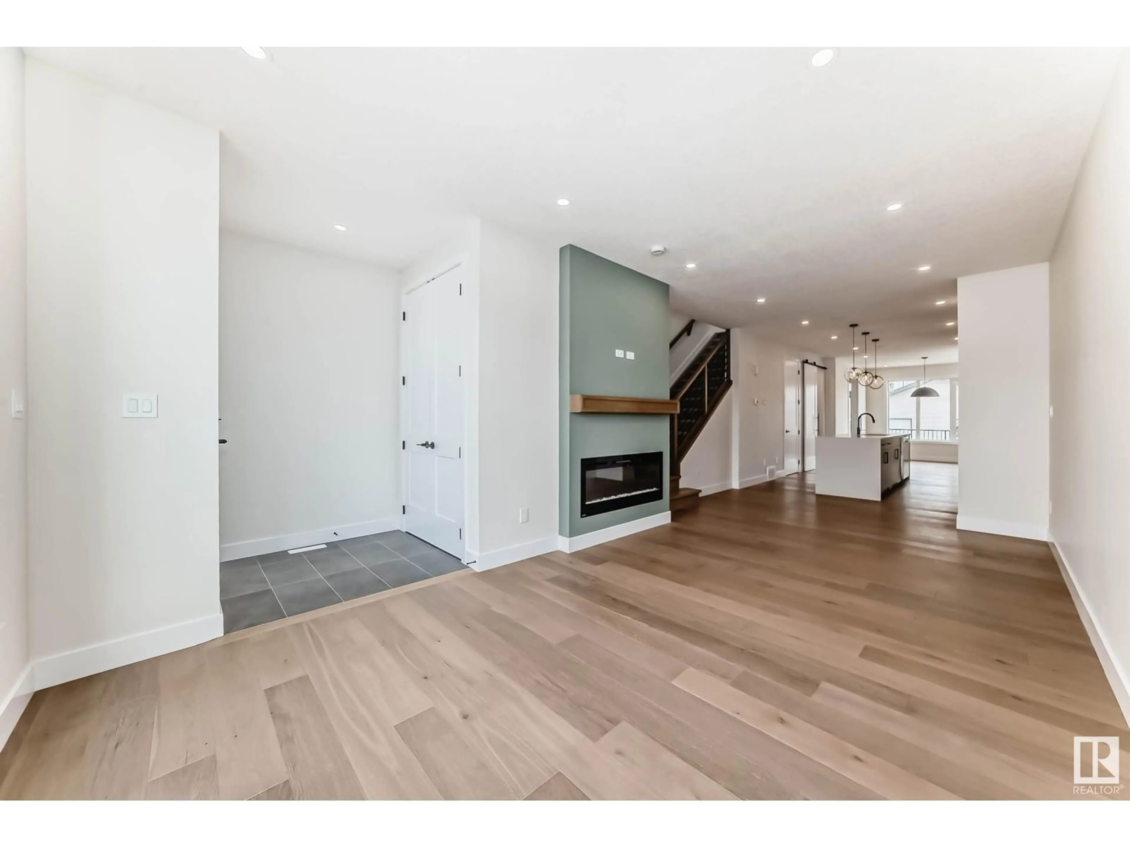 Indoor entryway for NW - 9633 85 ST, Edmonton Alberta T6C3E3