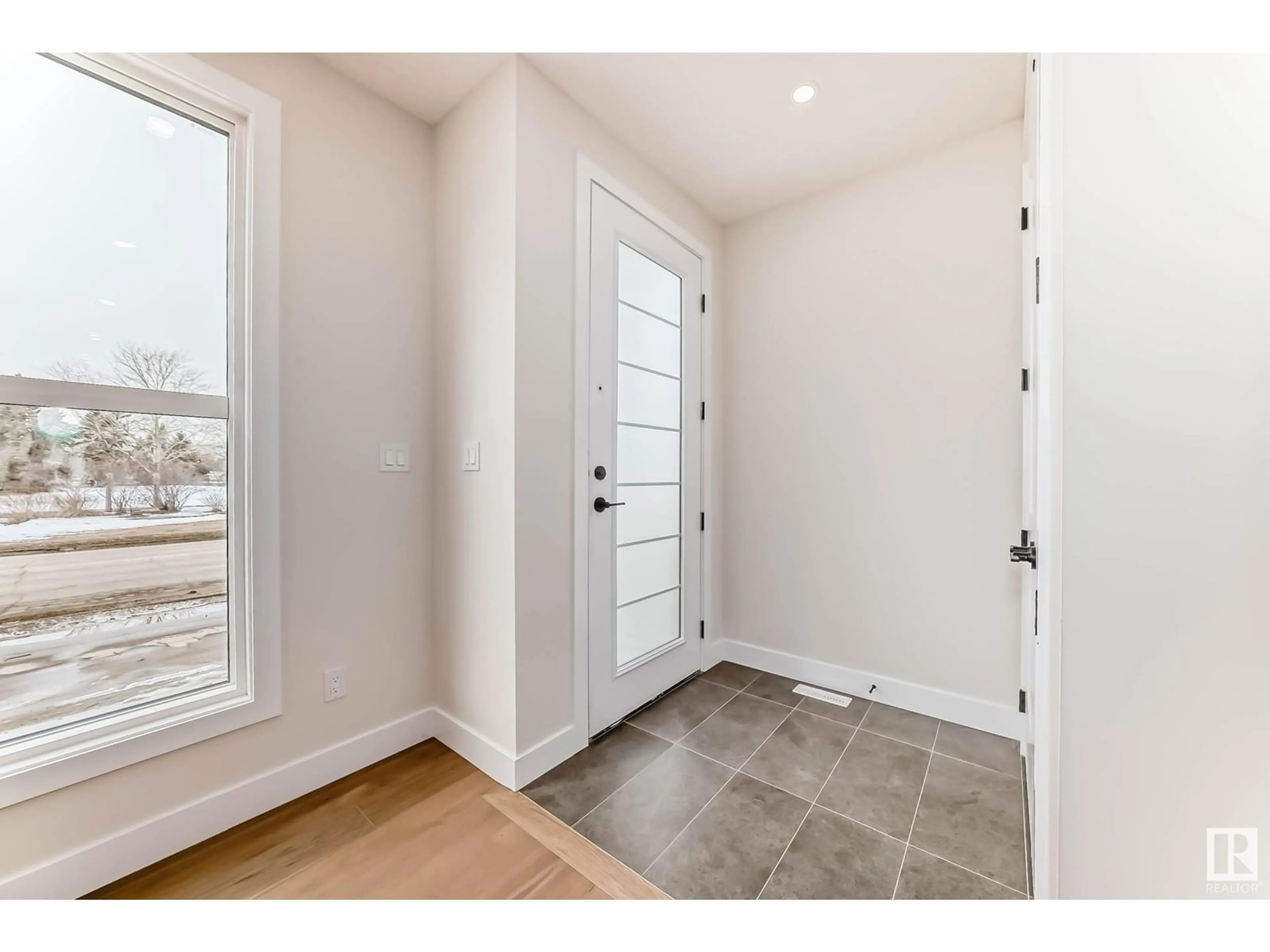 Indoor entryway for NW - 9633 85 ST, Edmonton Alberta T6C3E3