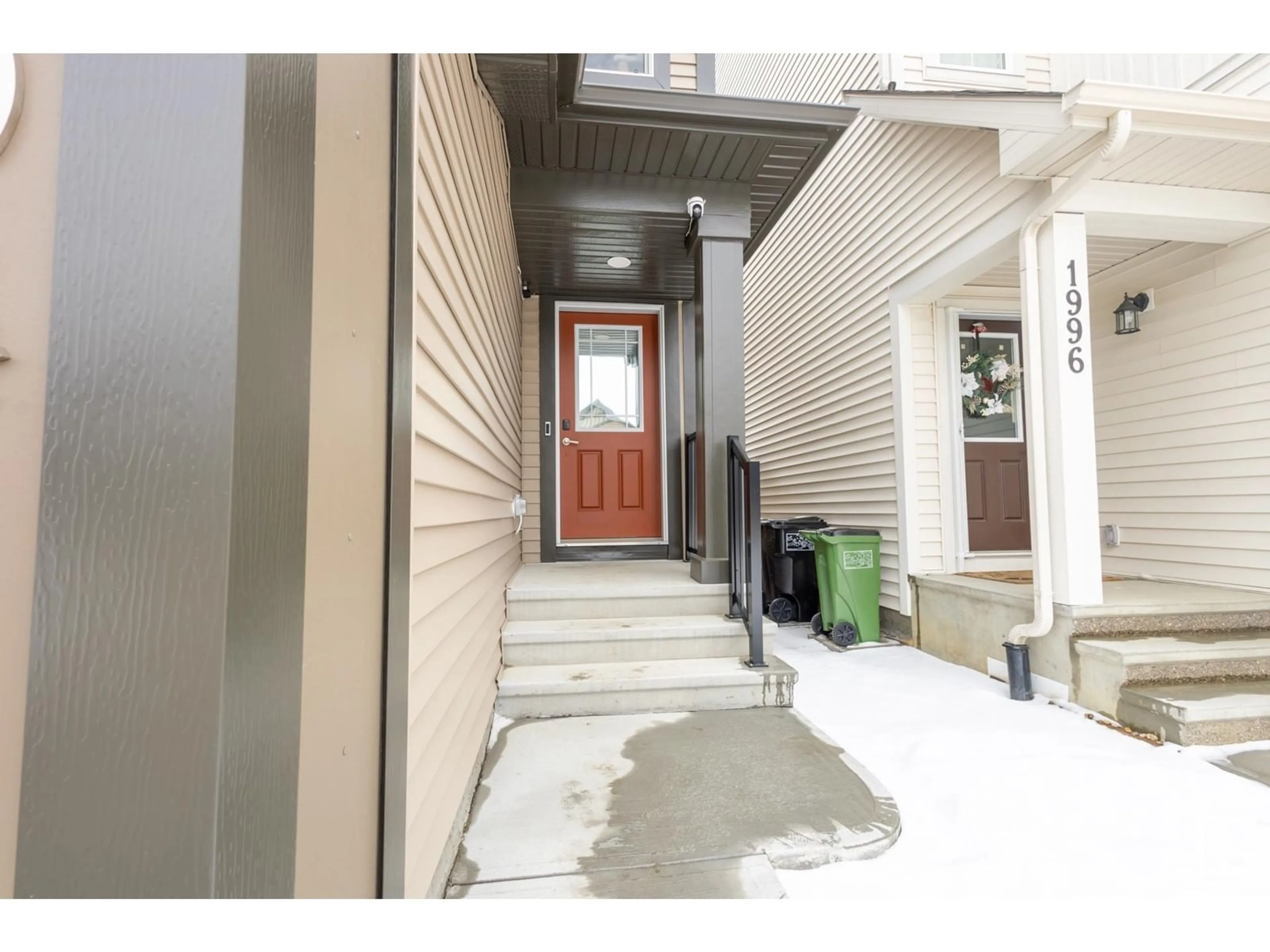 Indoor entryway for 1994 KROETSCH CR, Edmonton Alberta T6W4J4