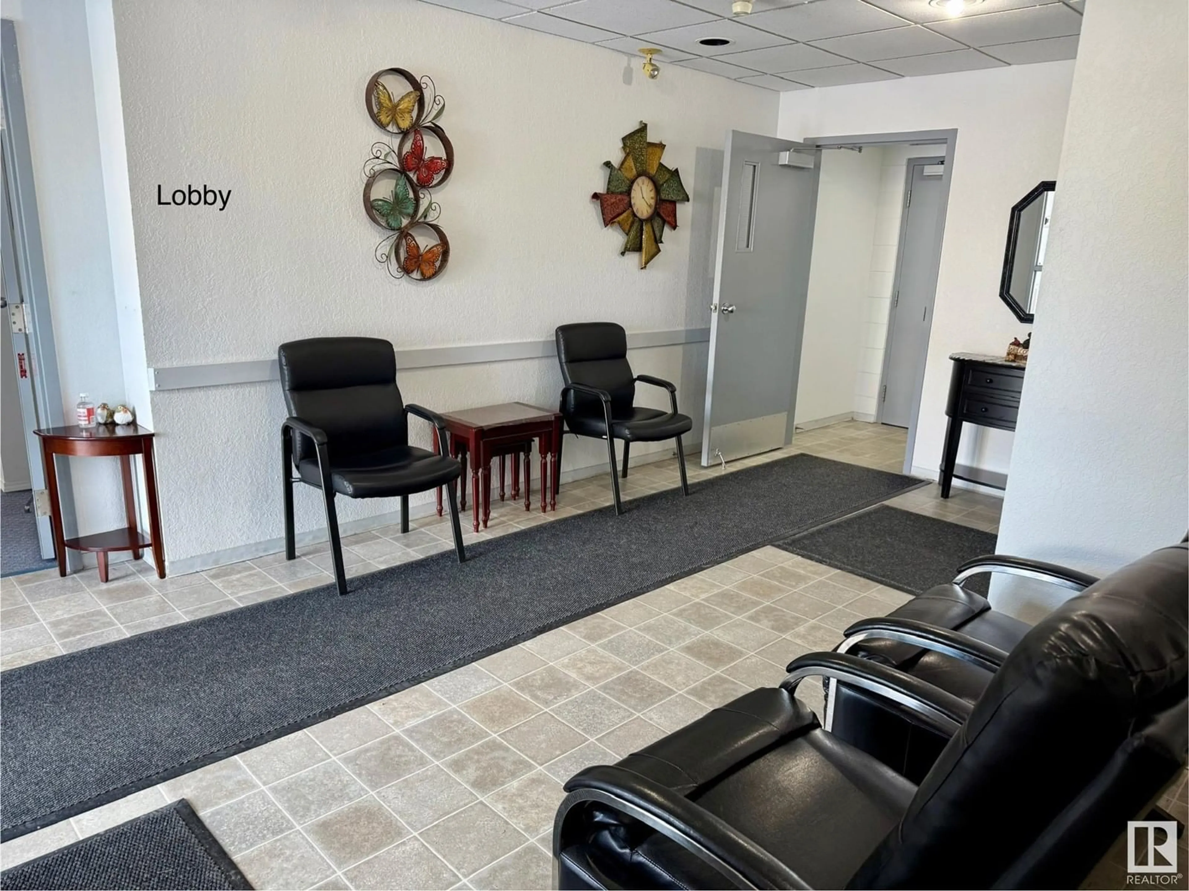 Lobby for 203 - 4914 53 AV, Stony Plain Alberta T7Z1S6