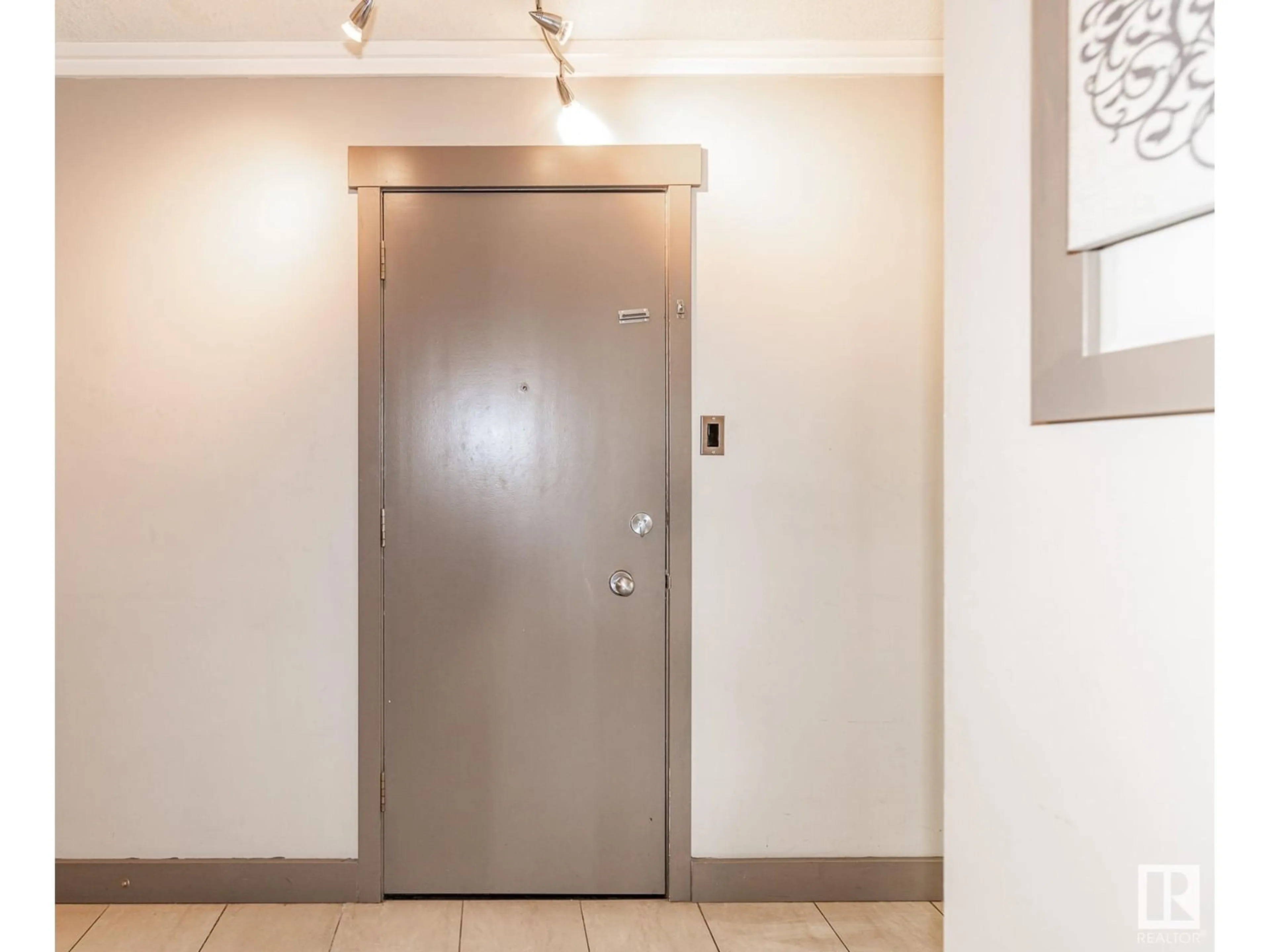 Indoor foyer for #302 - 10745 83 AV, Edmonton Alberta T6E2E5