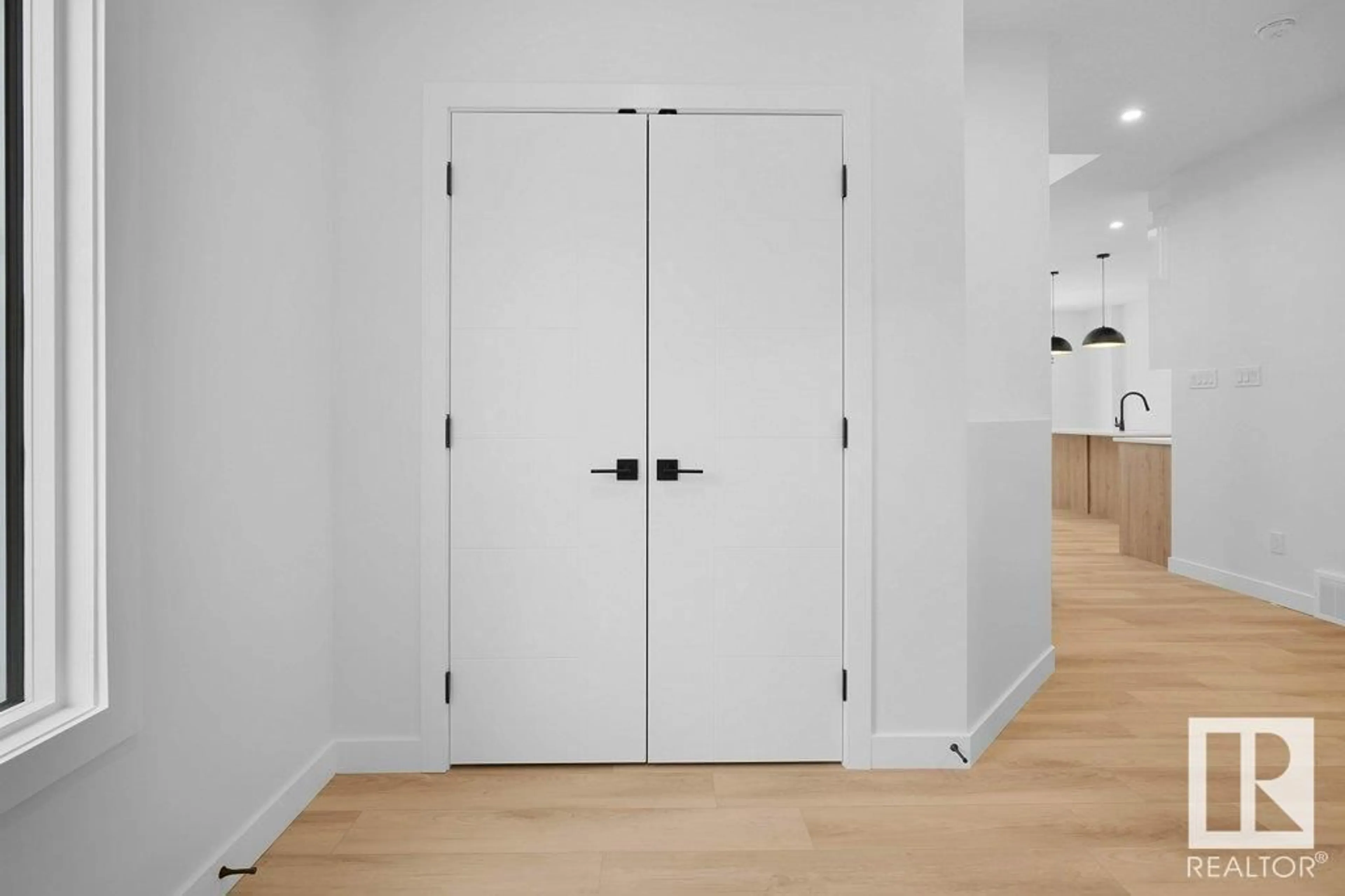 Indoor entryway for 3314 CHICKADEE DR, Edmonton Alberta T5S0V5