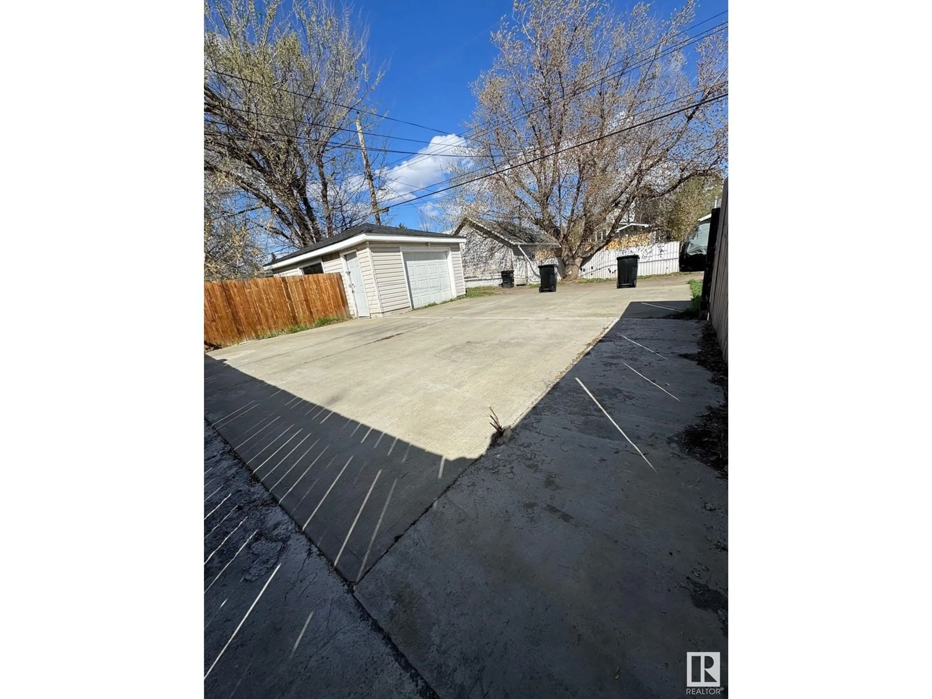 A pic from outside/outdoor area/front of a property/back of a property/a pic from drone, street for 13219 116 ST, Edmonton Alberta T5E5H8
