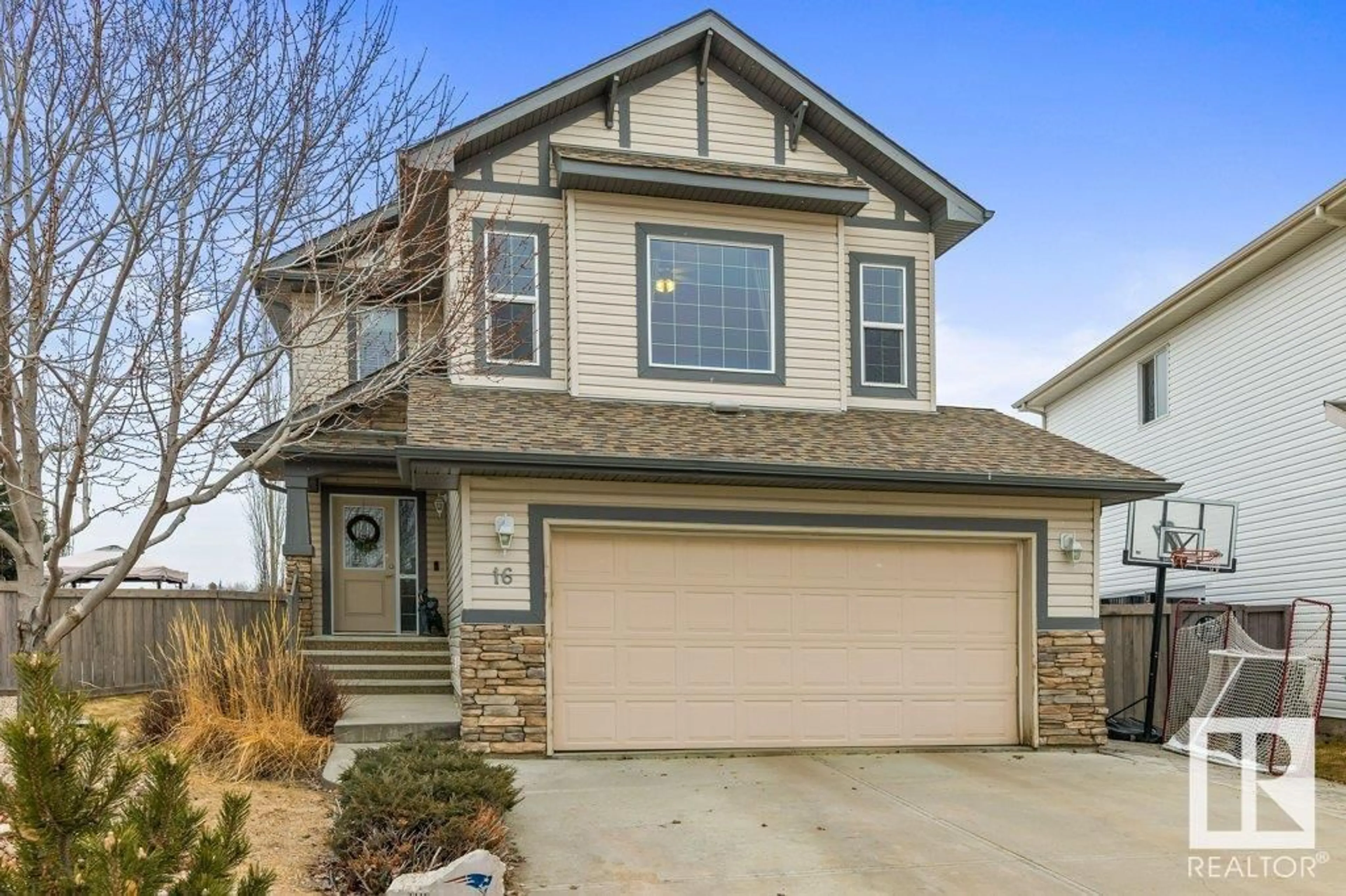 Home with vinyl exterior material, street for 16 HERON CR, Spruce Grove Alberta T7X0E9