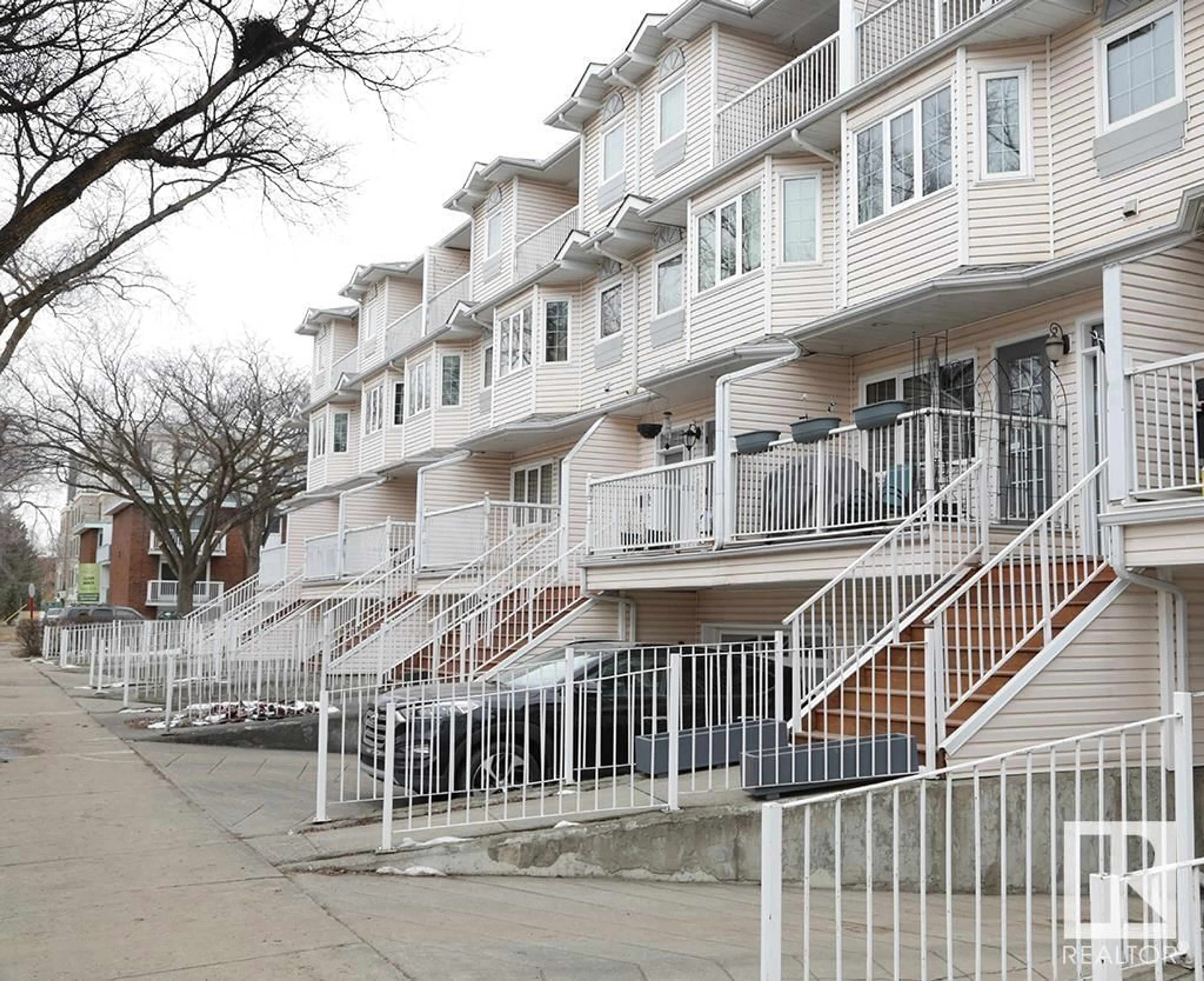 Stairs for 11642 103 AV, Edmonton Alberta T5H2W6