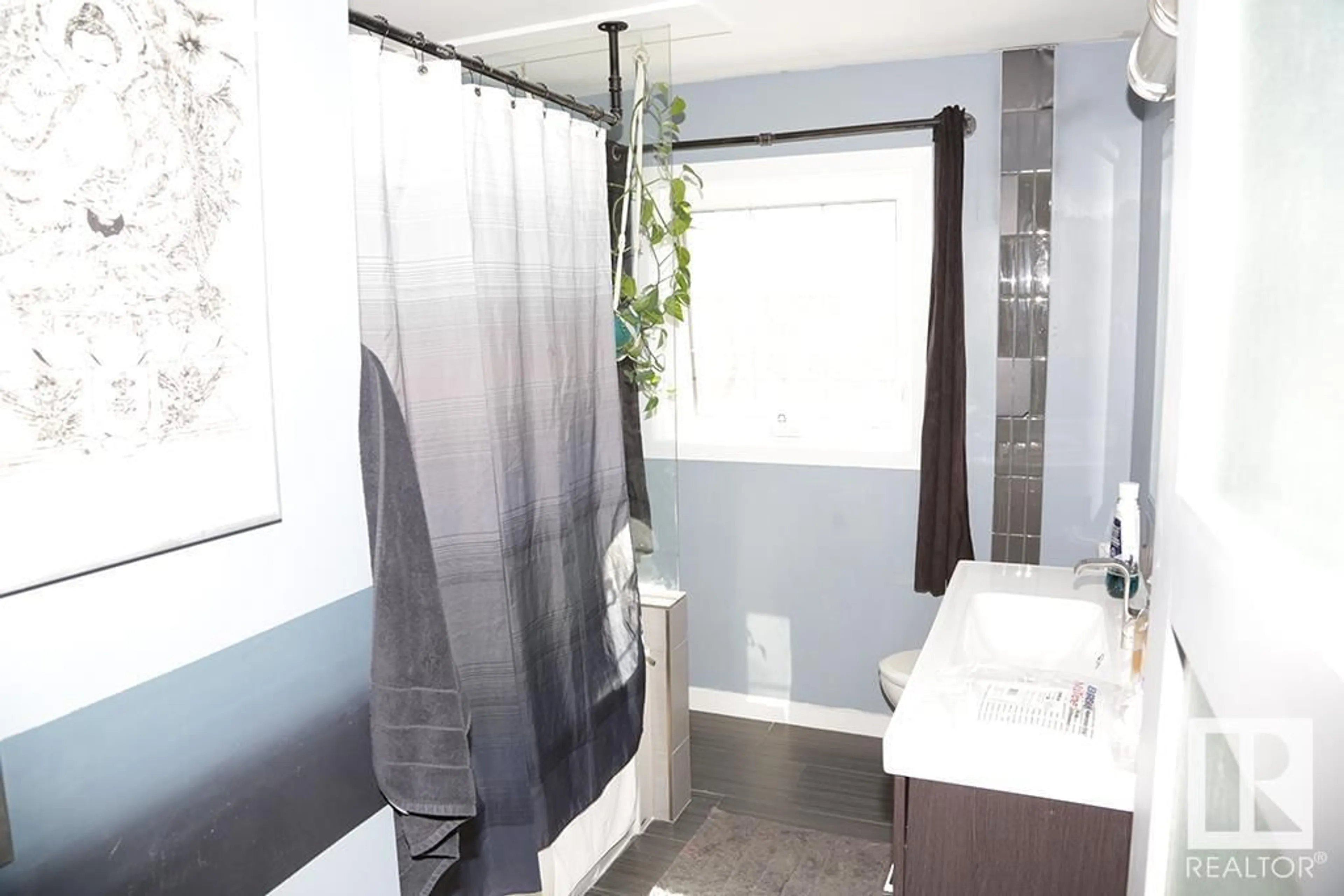 Contemporary bathroom, ceramic/tile floor for 11642 103 AV, Edmonton Alberta T5H2W6