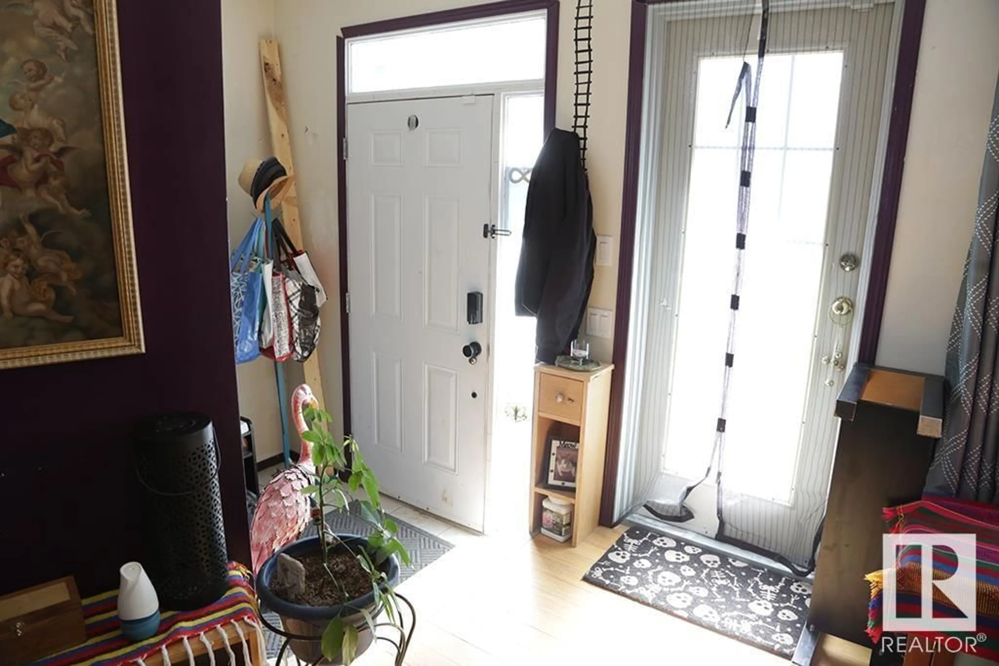 Indoor entryway for 11642 103 AV, Edmonton Alberta T5H2W6