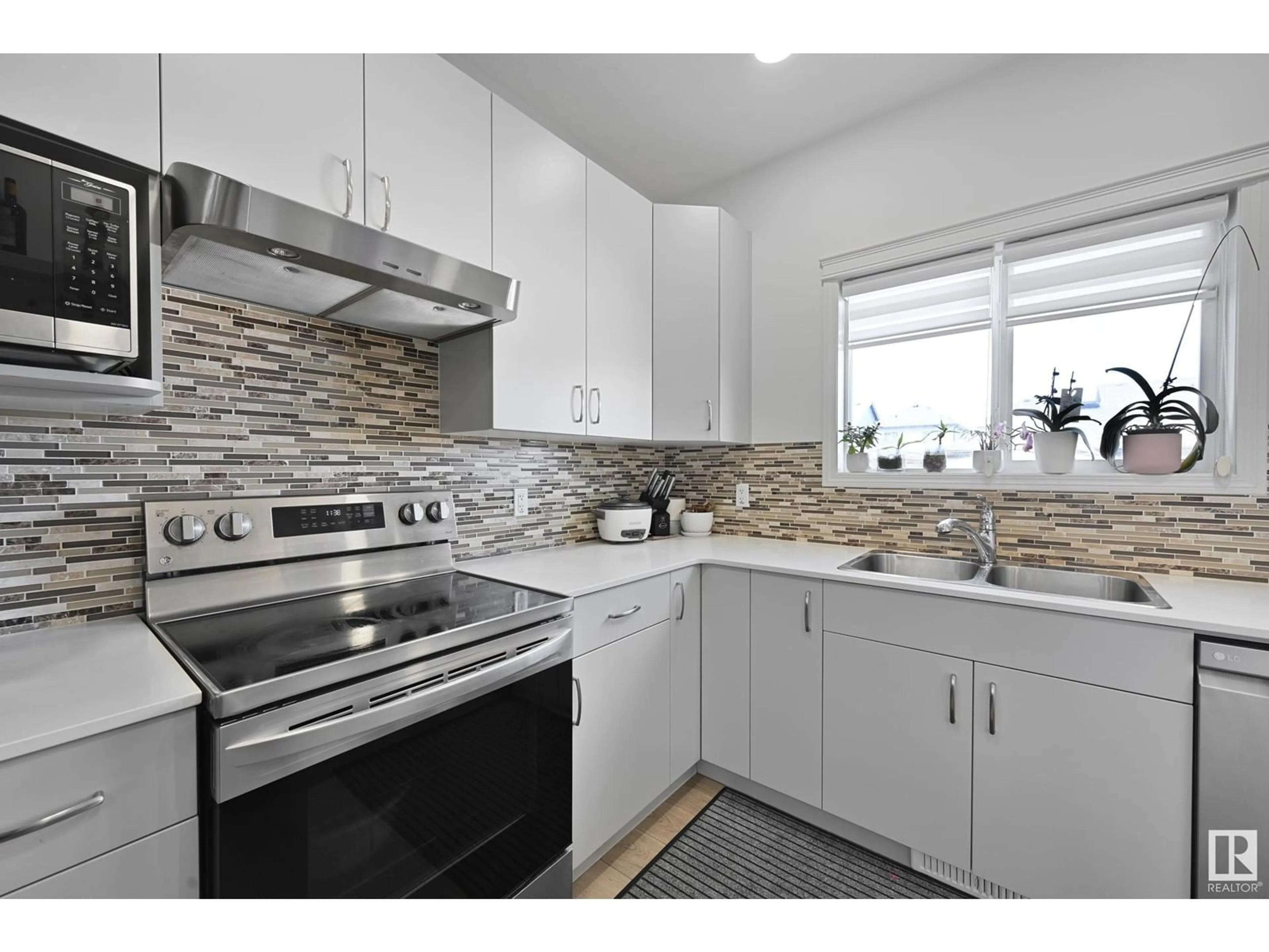 Standard kitchen, ceramic/tile floor for NW - 17716 63 ST, Edmonton Alberta T5Y3C5