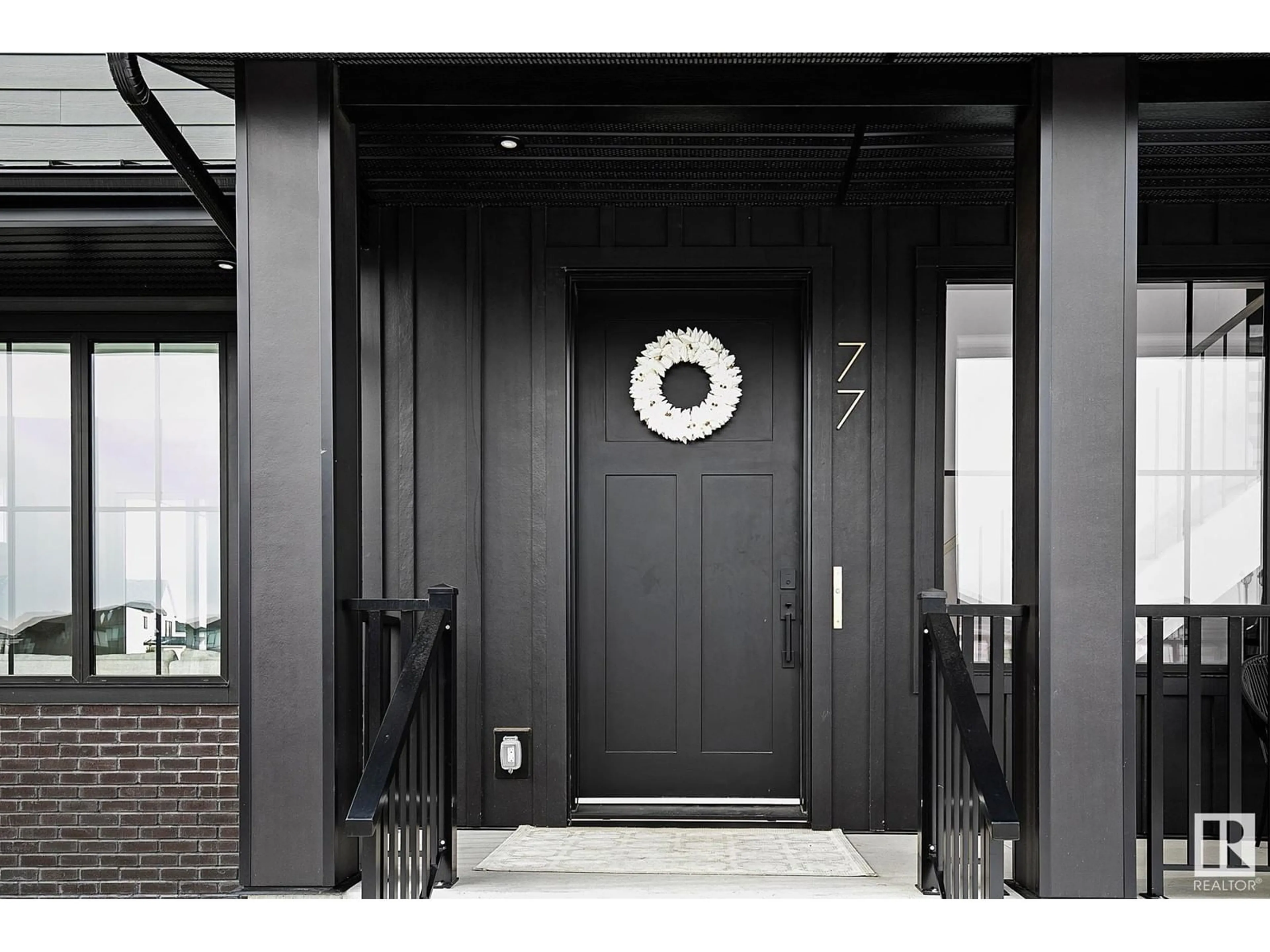 Indoor entryway for 77 RIVERVIEW CO, Rural Sturgeon County Alberta T8T1S6