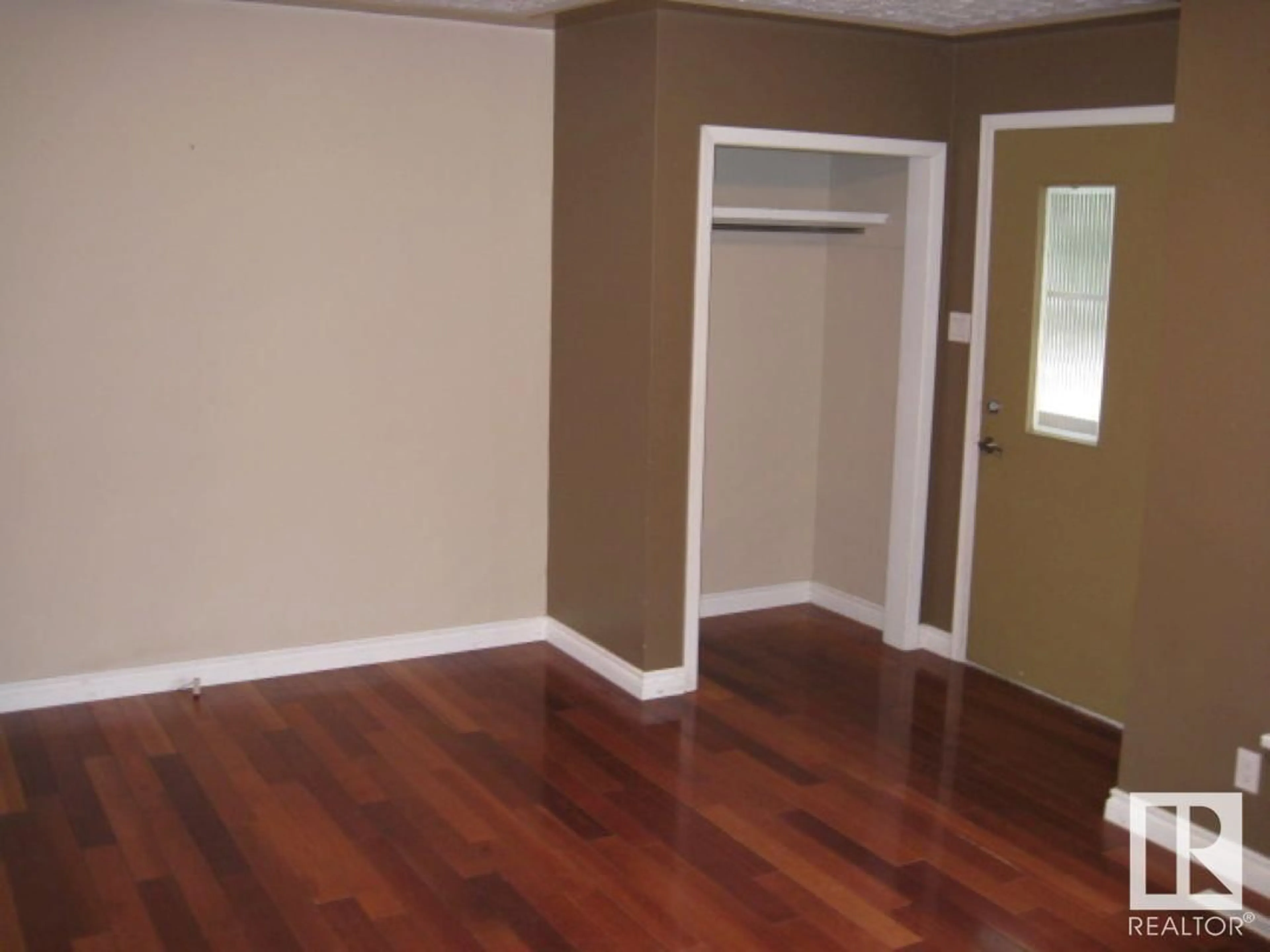 A pic of a room for 12720 135 AV, Edmonton Alberta T5L3X5