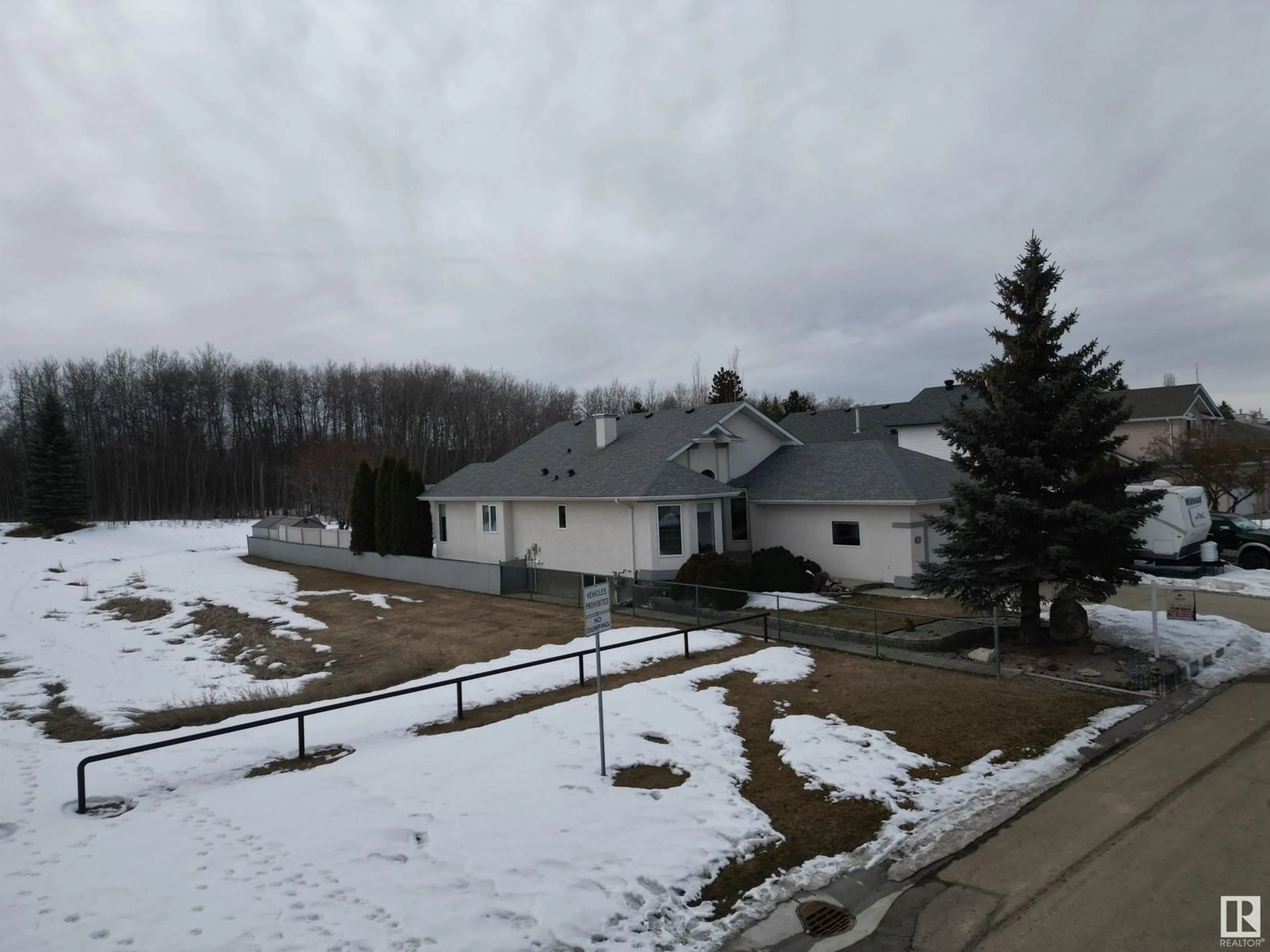A pic from outside/outdoor area/front of a property/back of a property/a pic from drone, unknown for 27 SECOND AV, Ardrossan Alberta T8E2A2