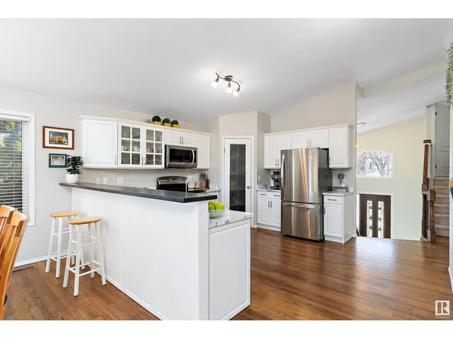 949 BURROWS CR NW, Edmonton 4