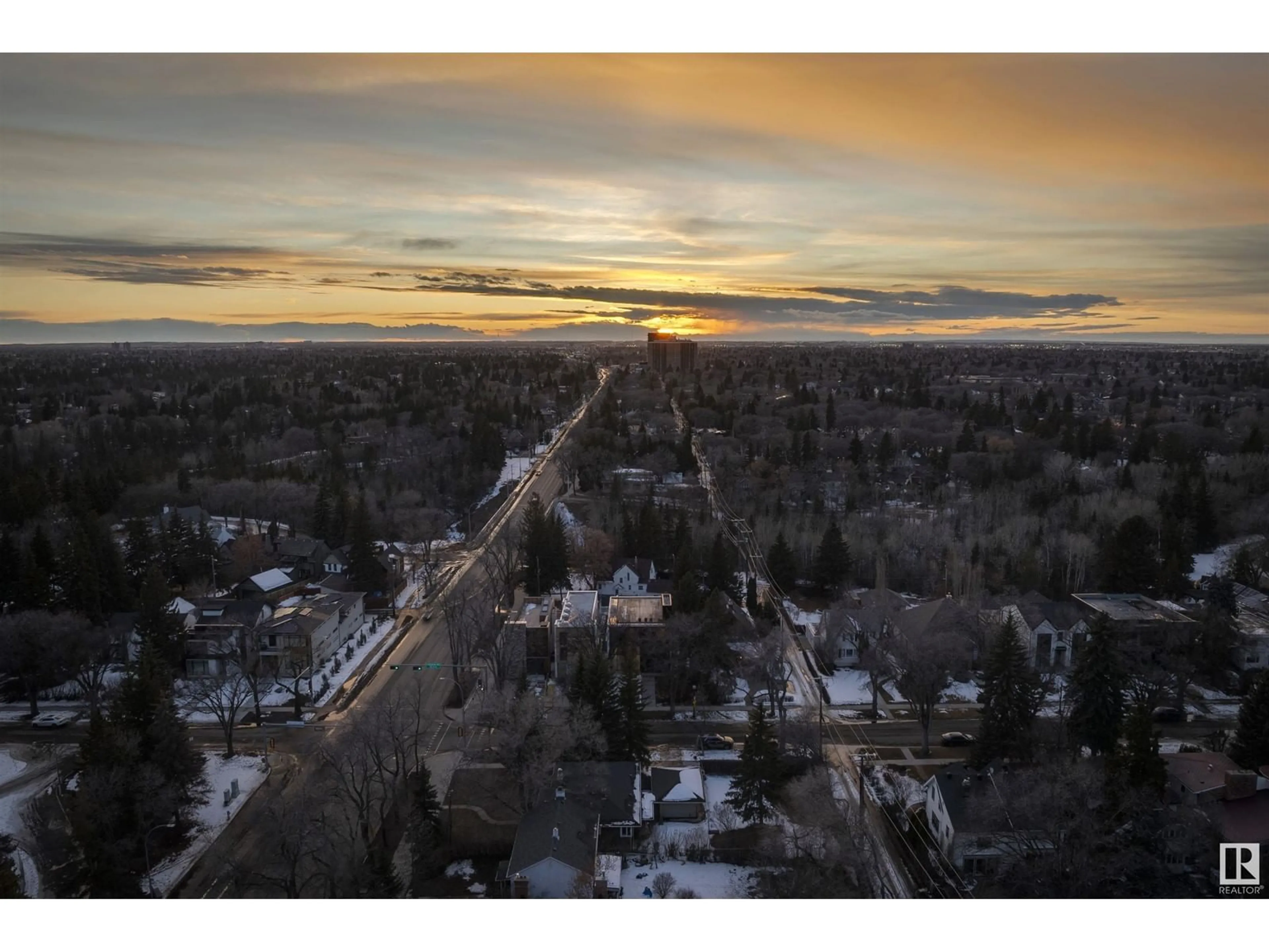A pic from outside/outdoor area/front of a property/back of a property/a pic from drone, unknown for NW - 10210 130 ST, Edmonton Alberta T5N1X5