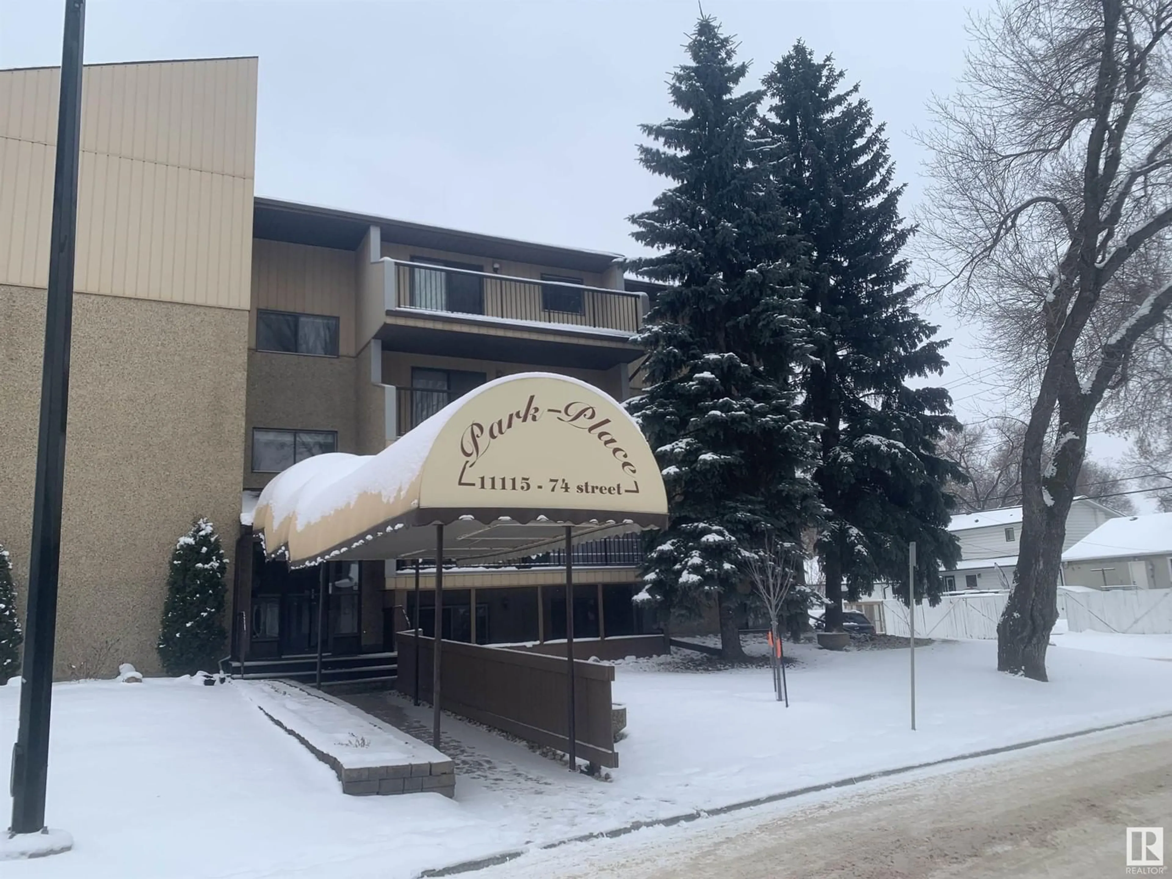Indoor foyer for 406 - 11115 74 ST NW, Edmonton Alberta T5B4S4
