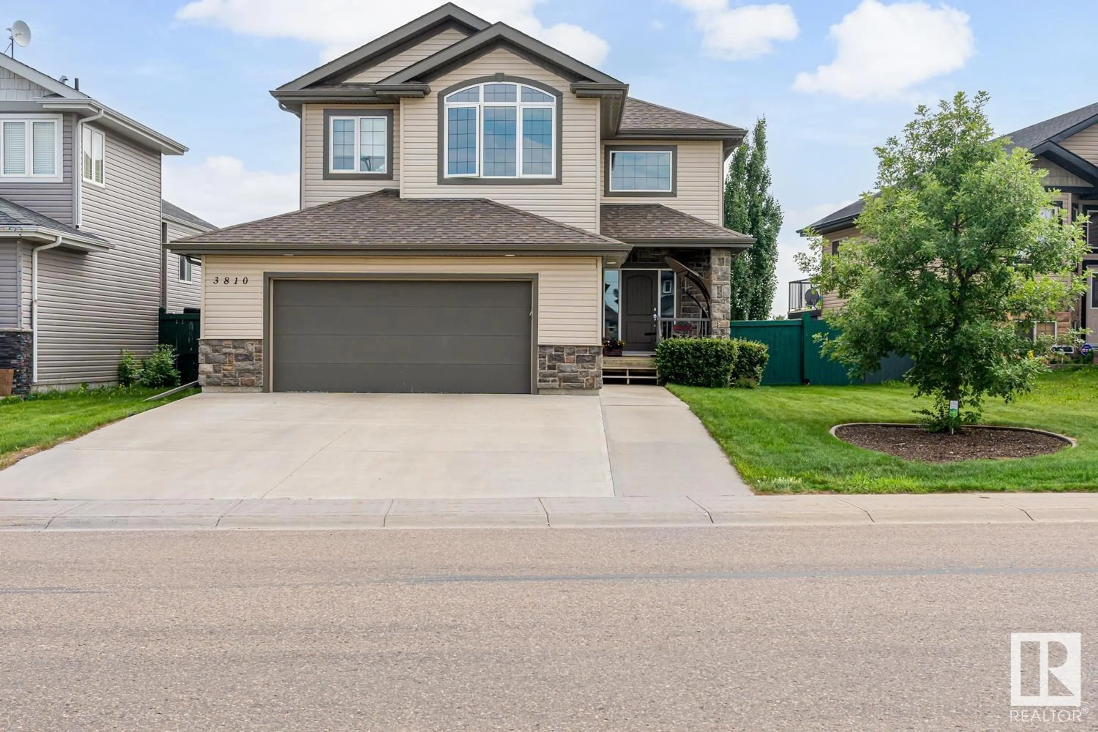 Home with vinyl exterior material, street for 3810 45 AV, Bonnyville Town Alberta T9N0A8