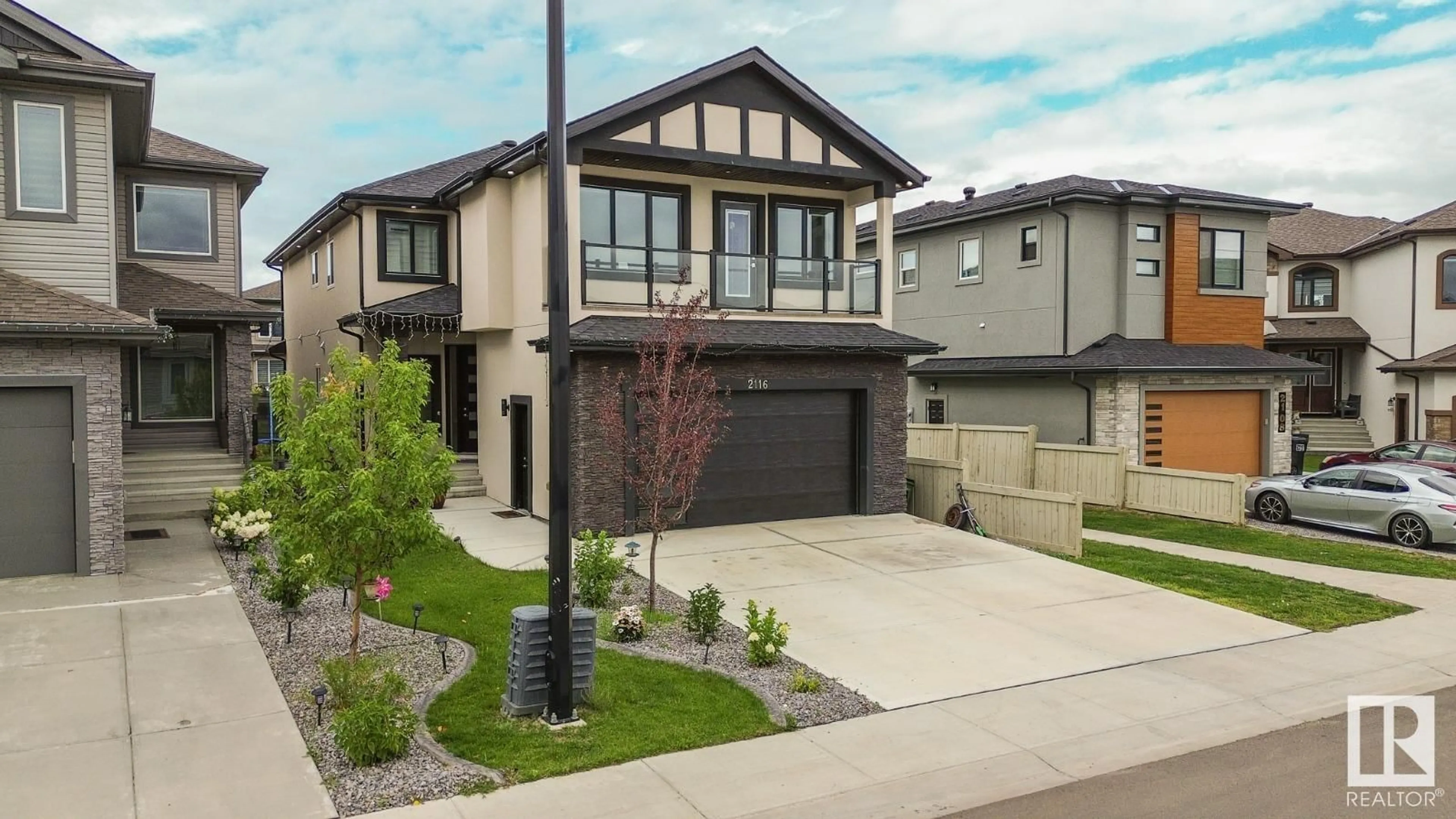 Unknown for 2116 20 AVE NW, Edmonton Alberta T6T2L2