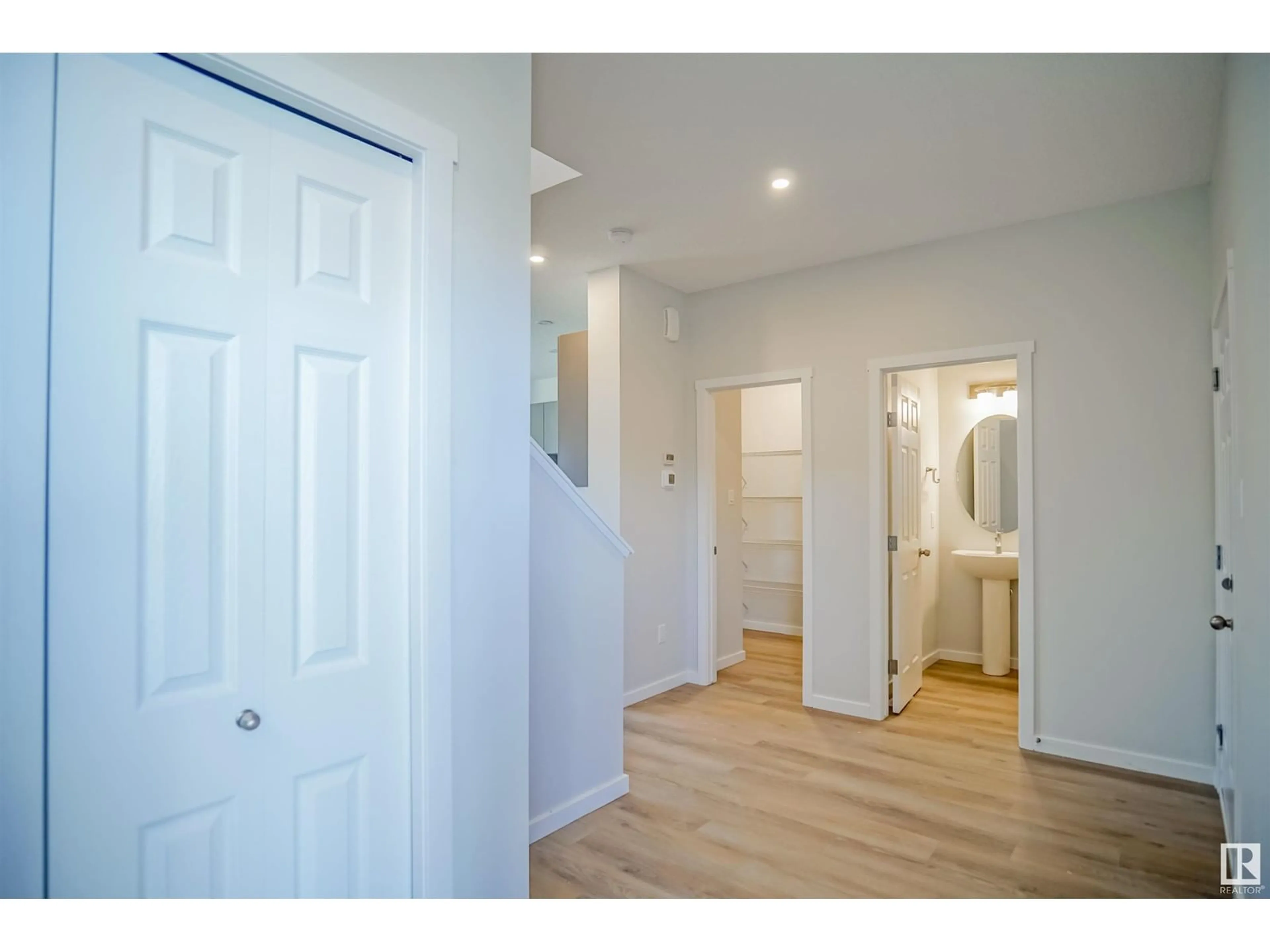 Indoor entryway for 99 FICUS WY, Fort Saskatchewan Alberta T8L0Z6