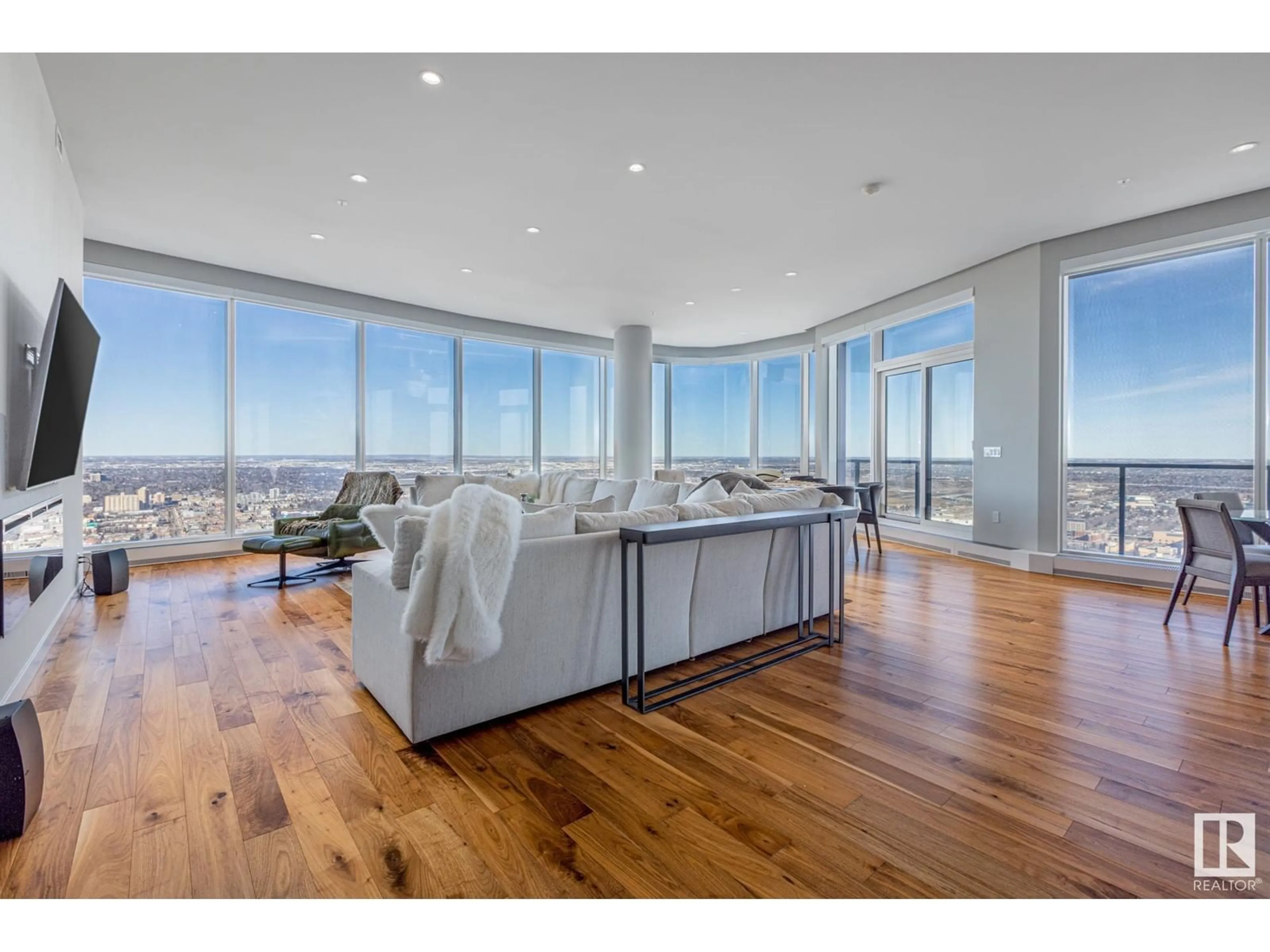 Unknown for 5201 10360 102 ST NW, Edmonton Alberta T5J0K6