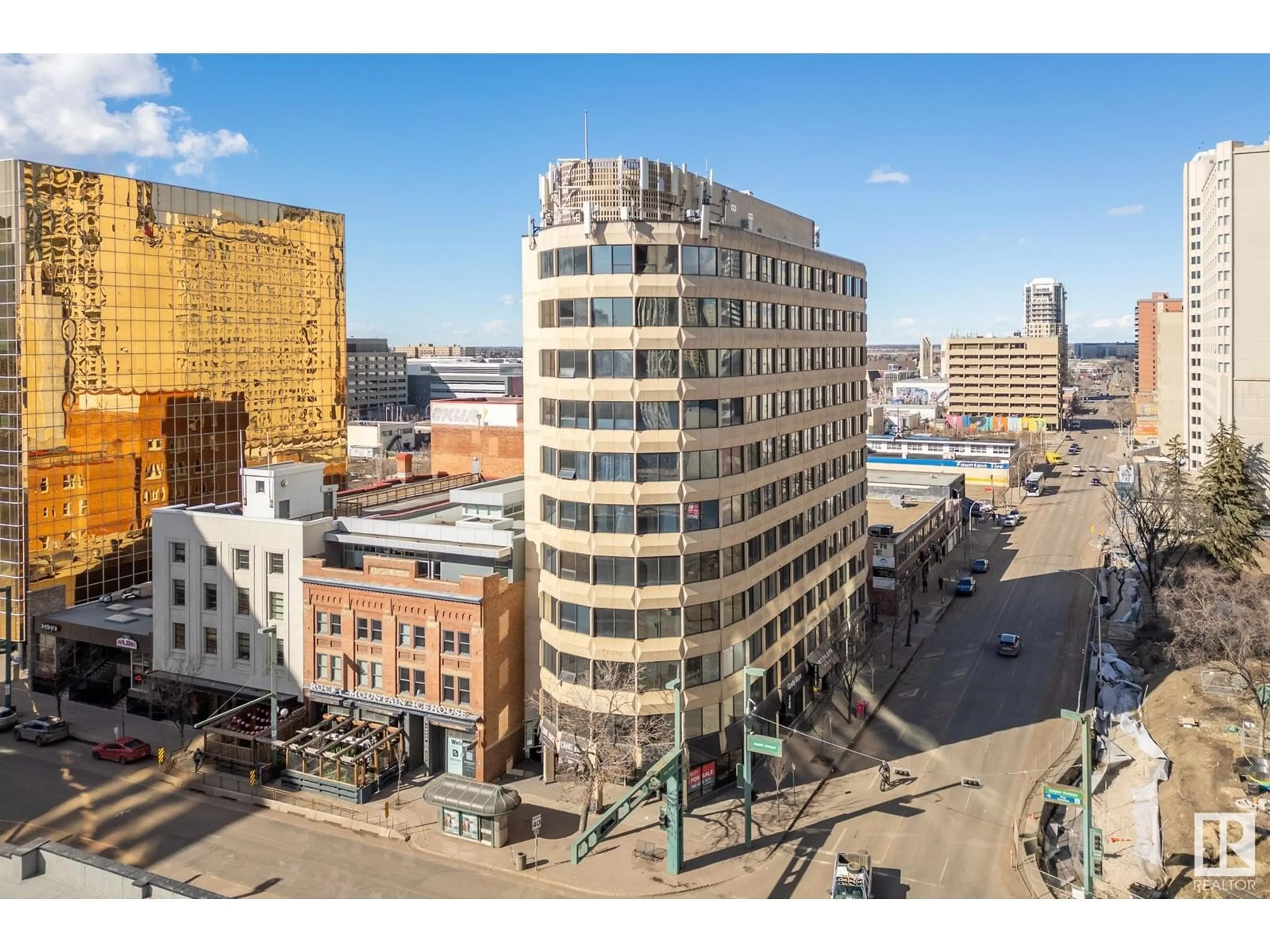 A pic from outside/outdoor area/front of a property/back of a property/a pic from drone, building for #702 - 10106 105 ST, Edmonton Alberta T5J5E7