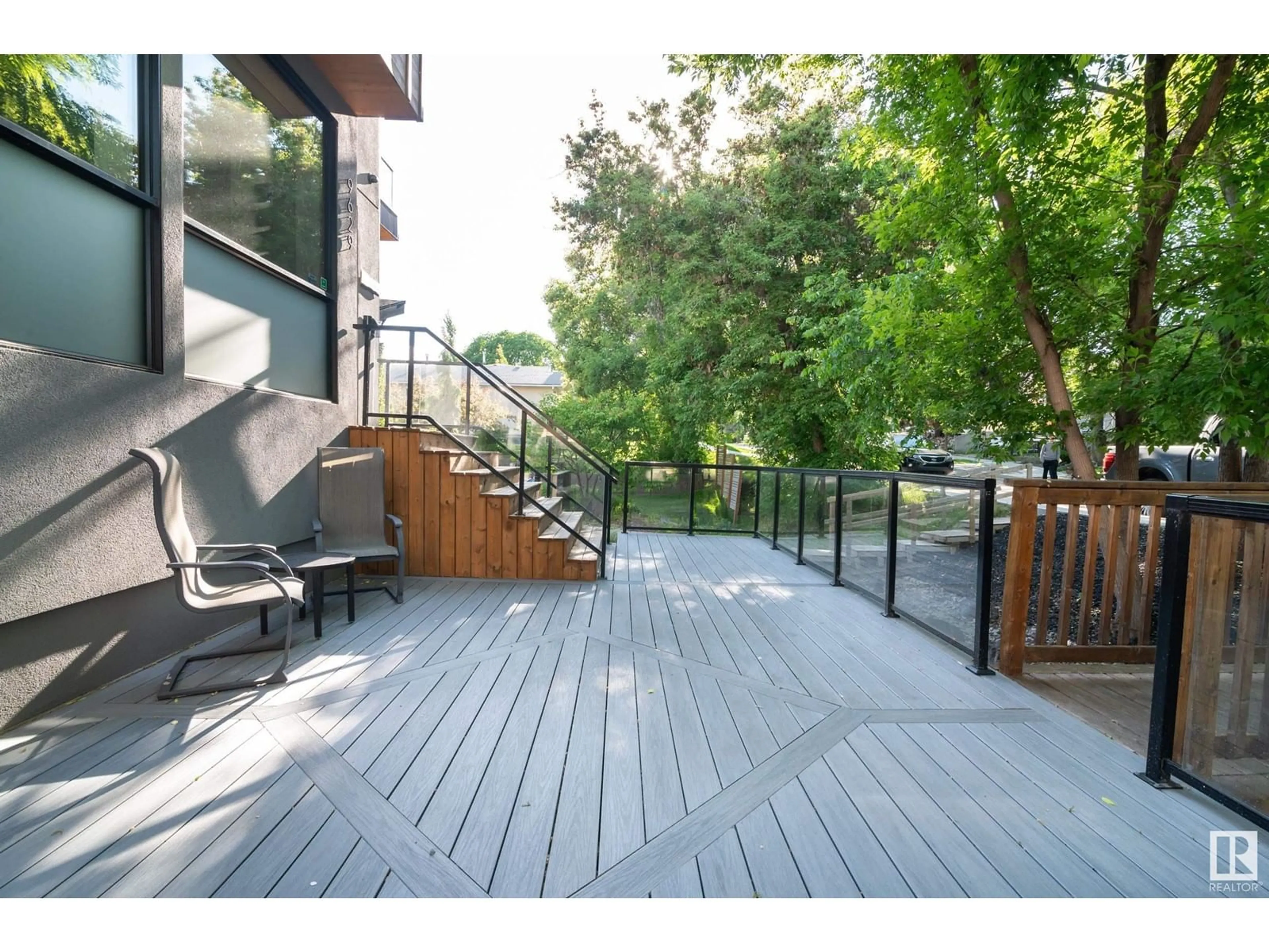 Patio, street for 9629 84 AV, Edmonton Alberta T6R0E1