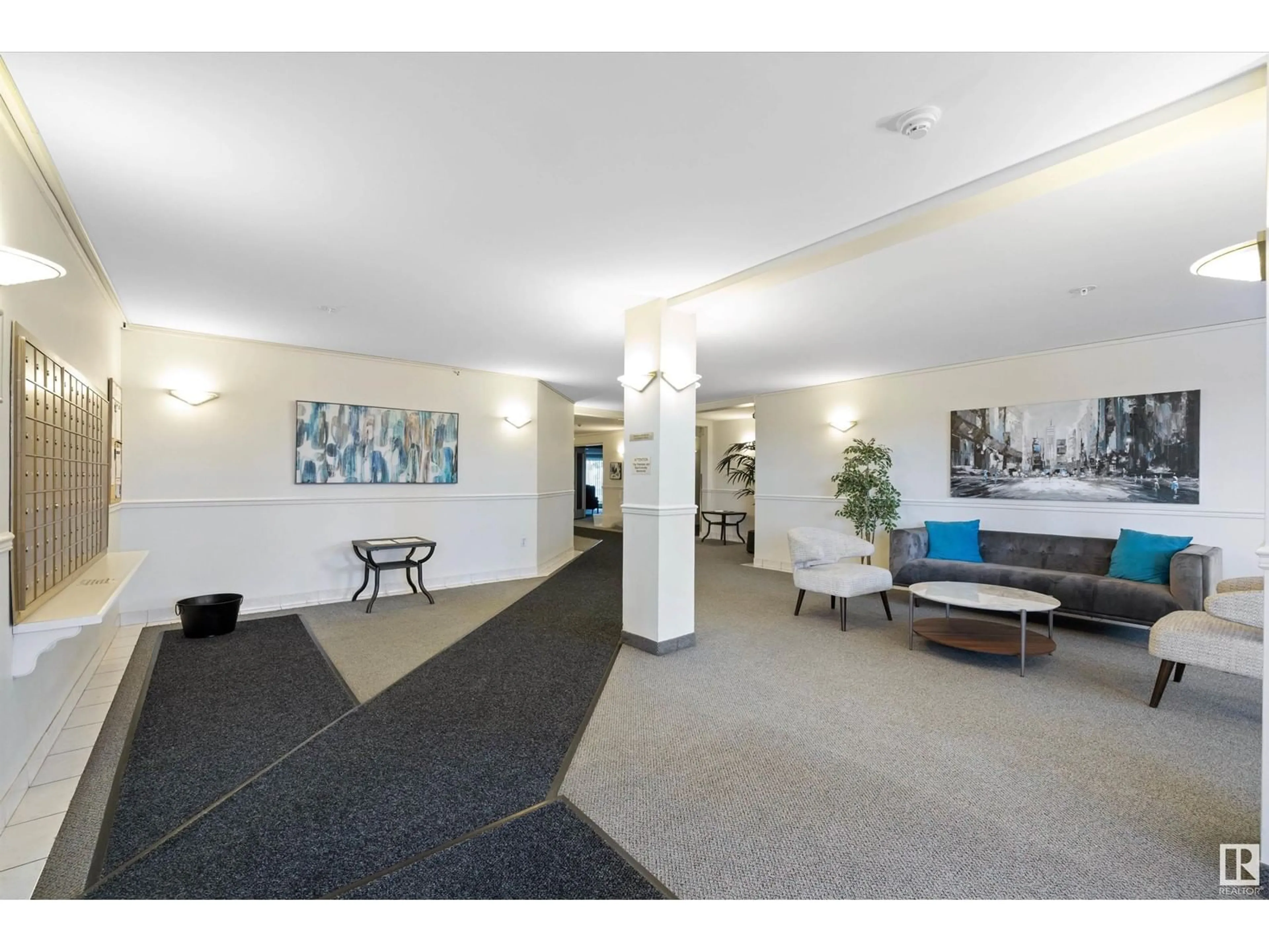 Indoor foyer for #503 - 11716 100 AV, Edmonton Alberta T5K2G3