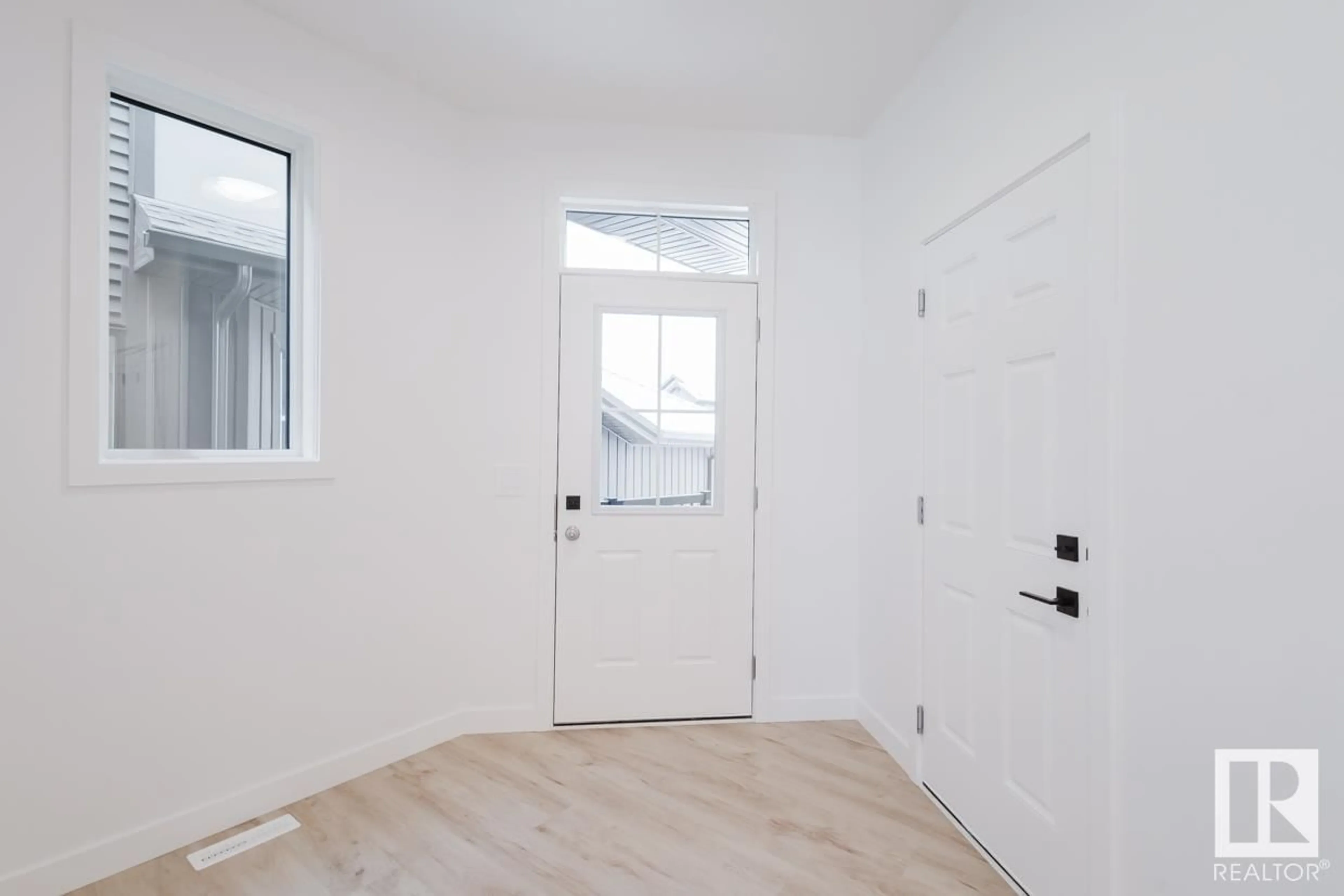 Indoor entryway for 2136 CROSSBILL LN, Edmonton Alberta X0X0X0