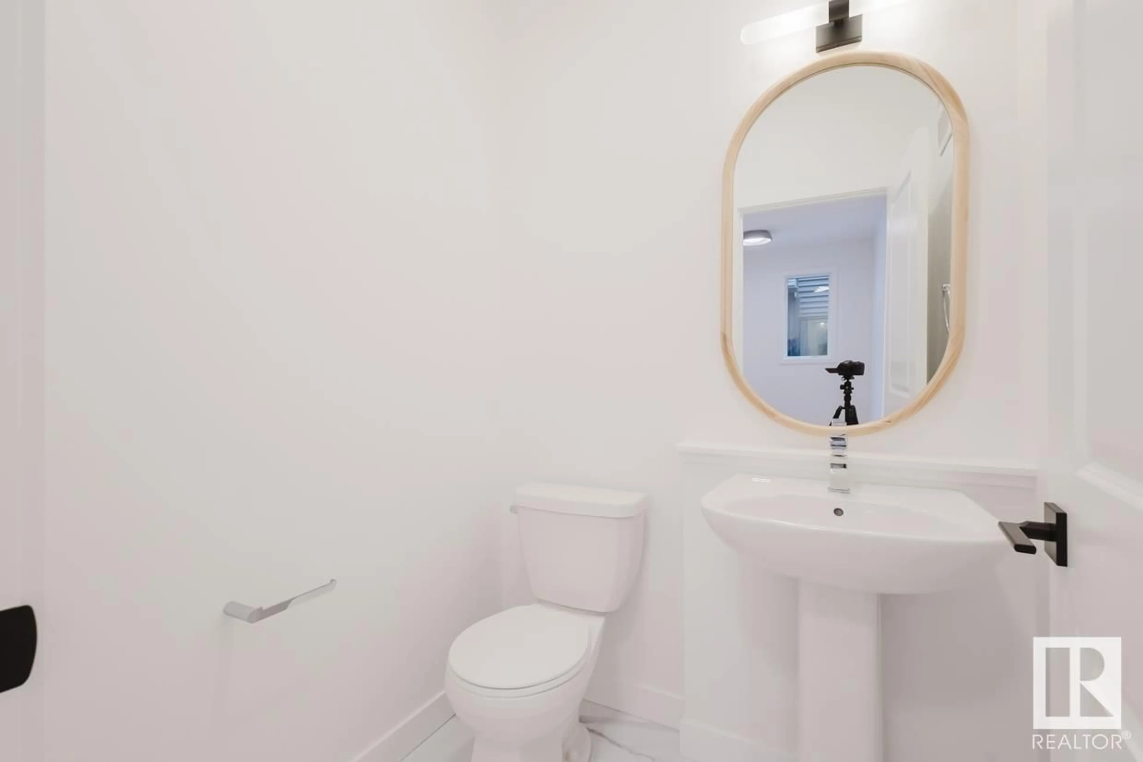 Standard bathroom, unknown for 2136 CROSSBILL LN, Edmonton Alberta X0X0X0