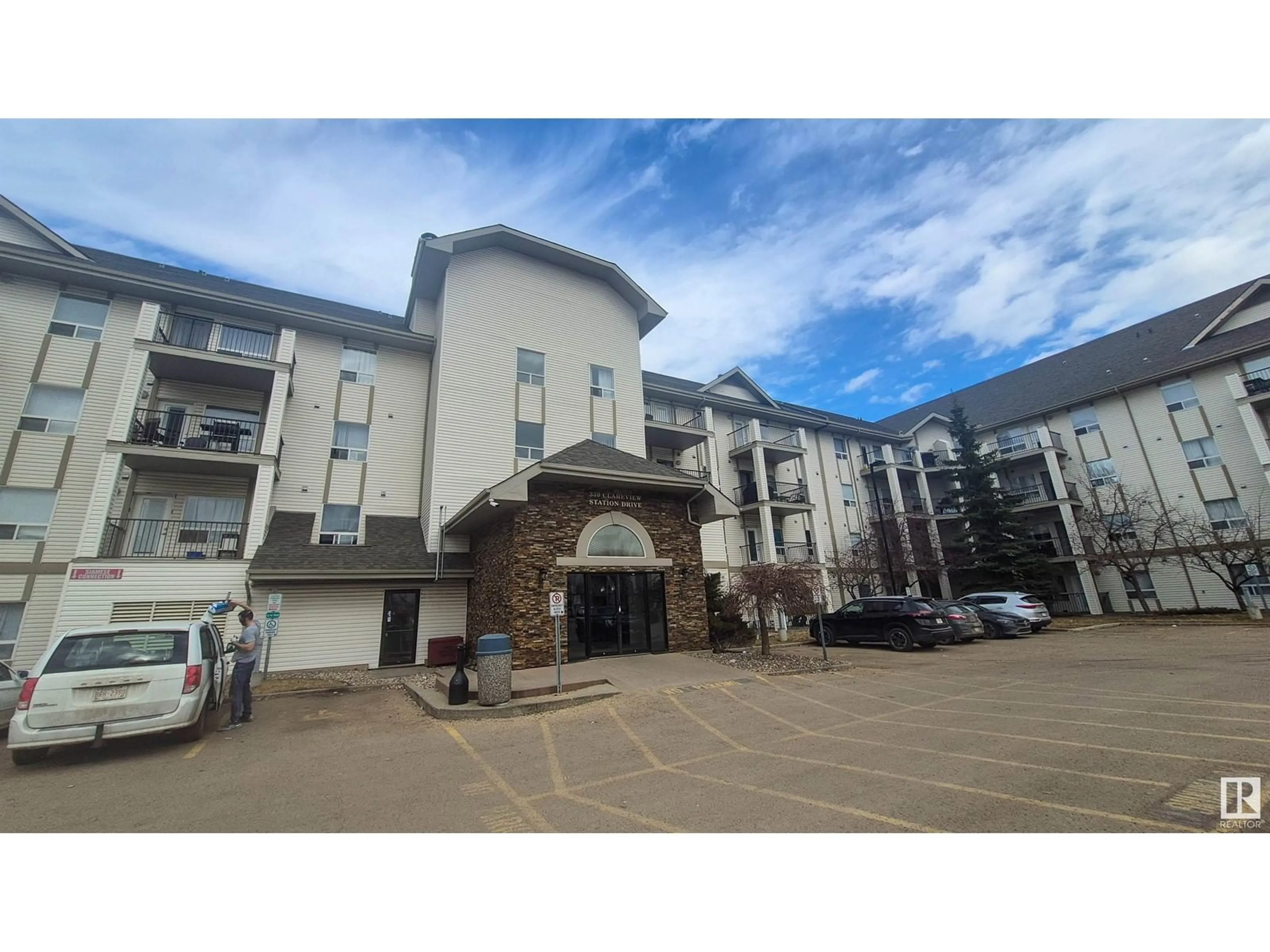 A pic from outside/outdoor area/front of a property/back of a property/a pic from drone, building for #1117 - 1117 CLAREVIEW STATION DR, Edmonton Alberta T5Y0E6