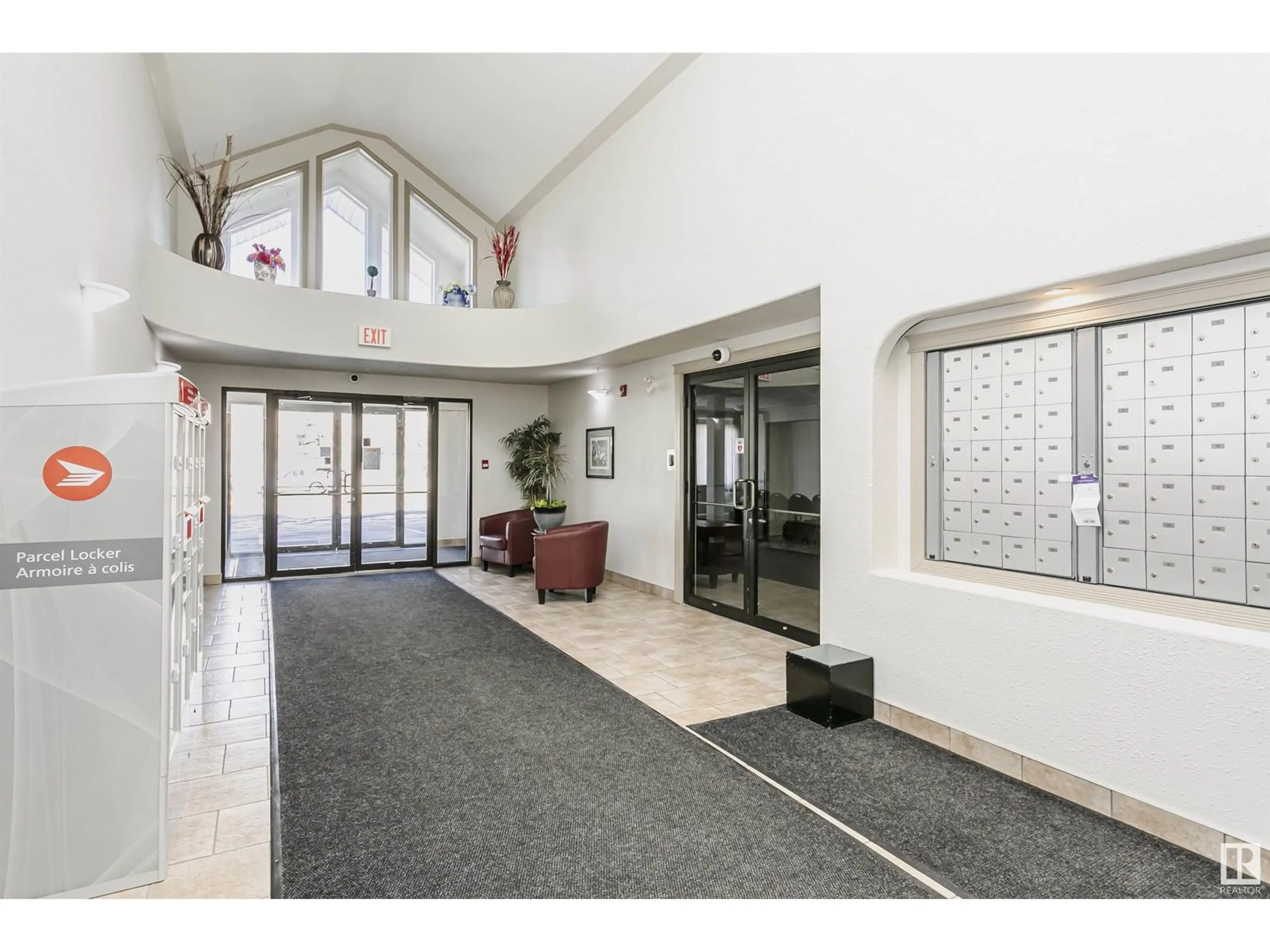 Indoor foyer for #201 - 12550 140 AV, Edmonton Alberta T5X6J4