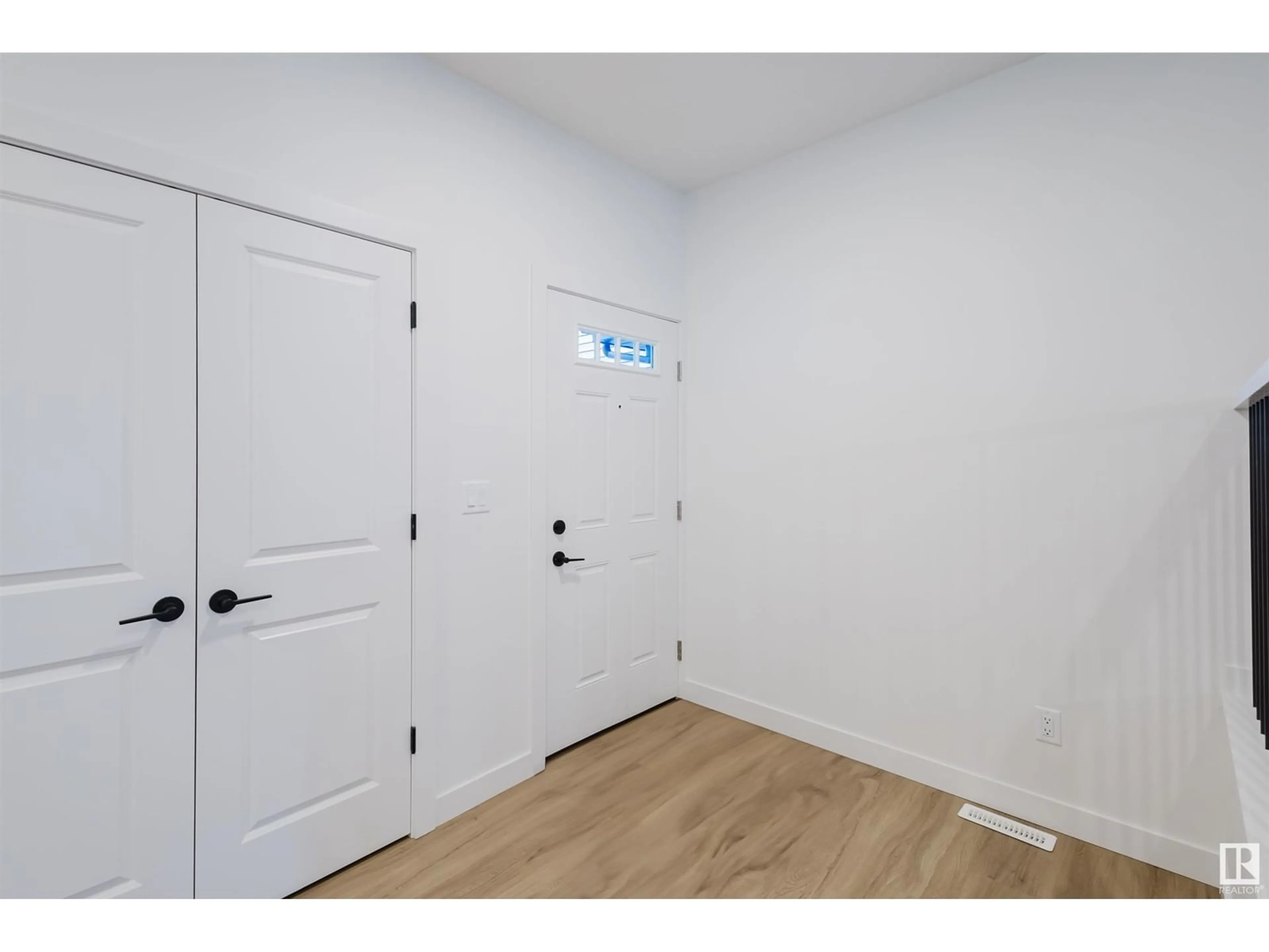 Unknown for 6411 27 AV, Edmonton Alberta T6X1A3