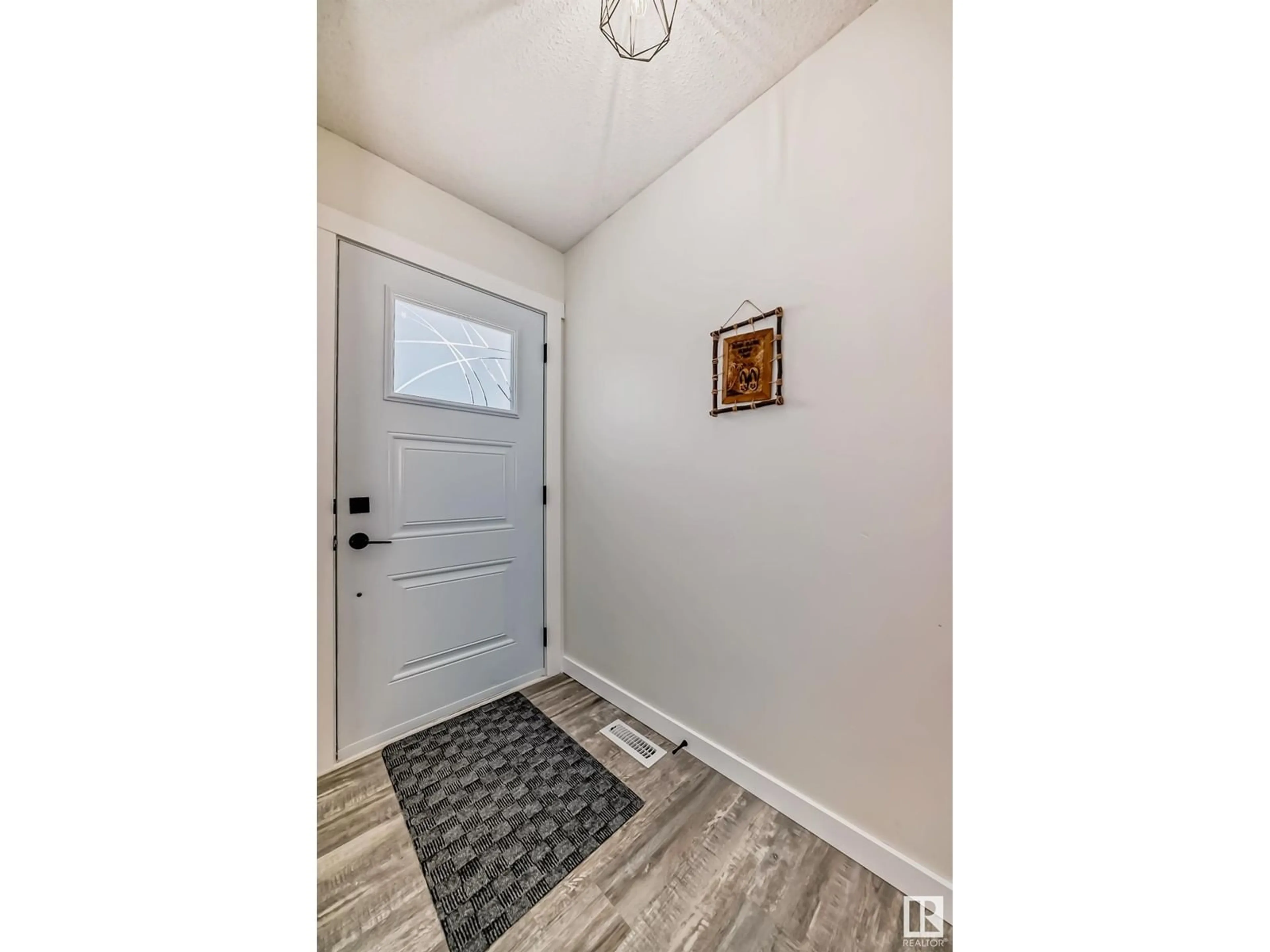 Indoor entryway for 5410 188 ST, Edmonton Alberta T6M1Z6
