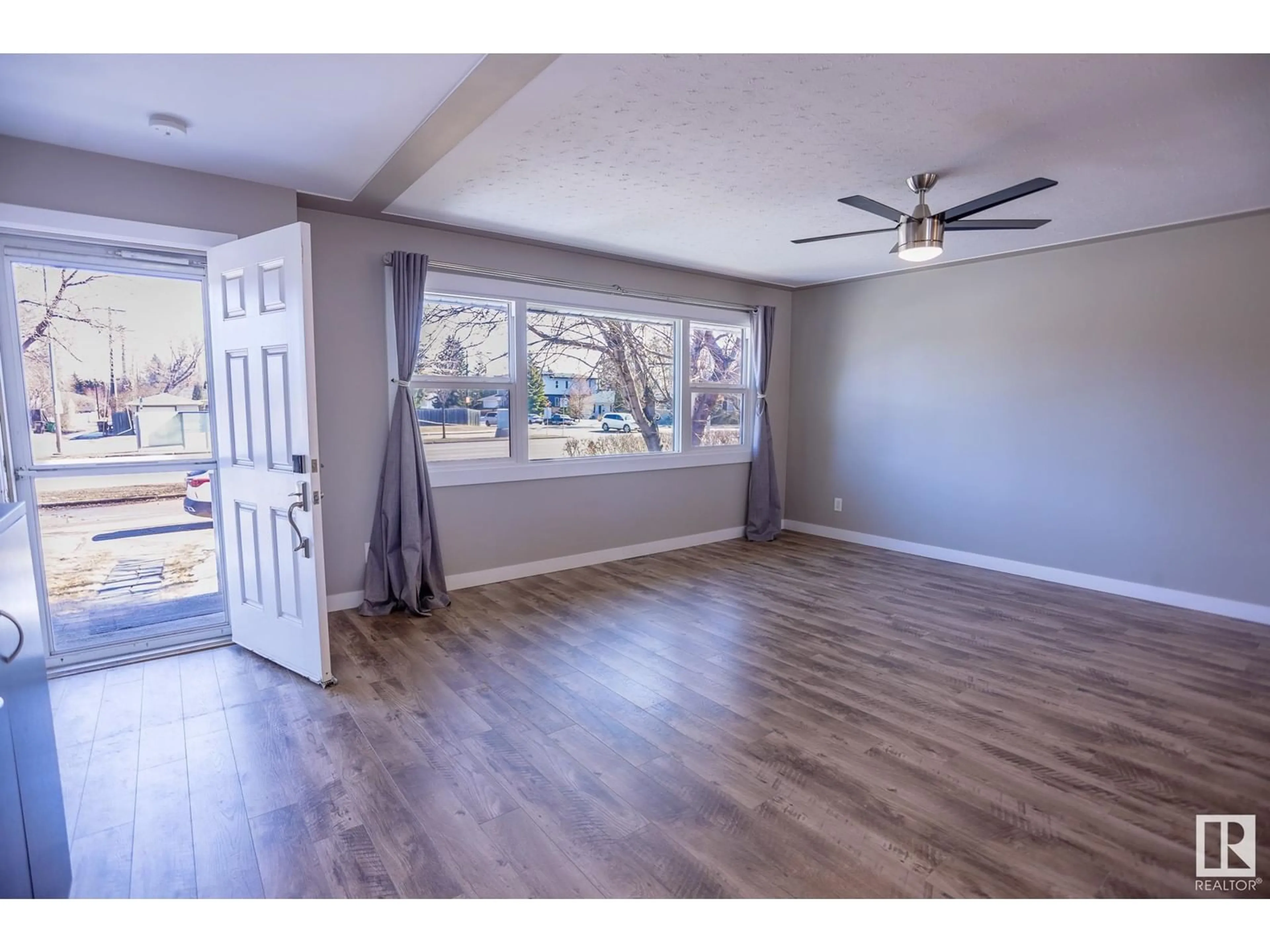 A pic of a room for 8406 149 ST, Edmonton Alberta T5R1B4