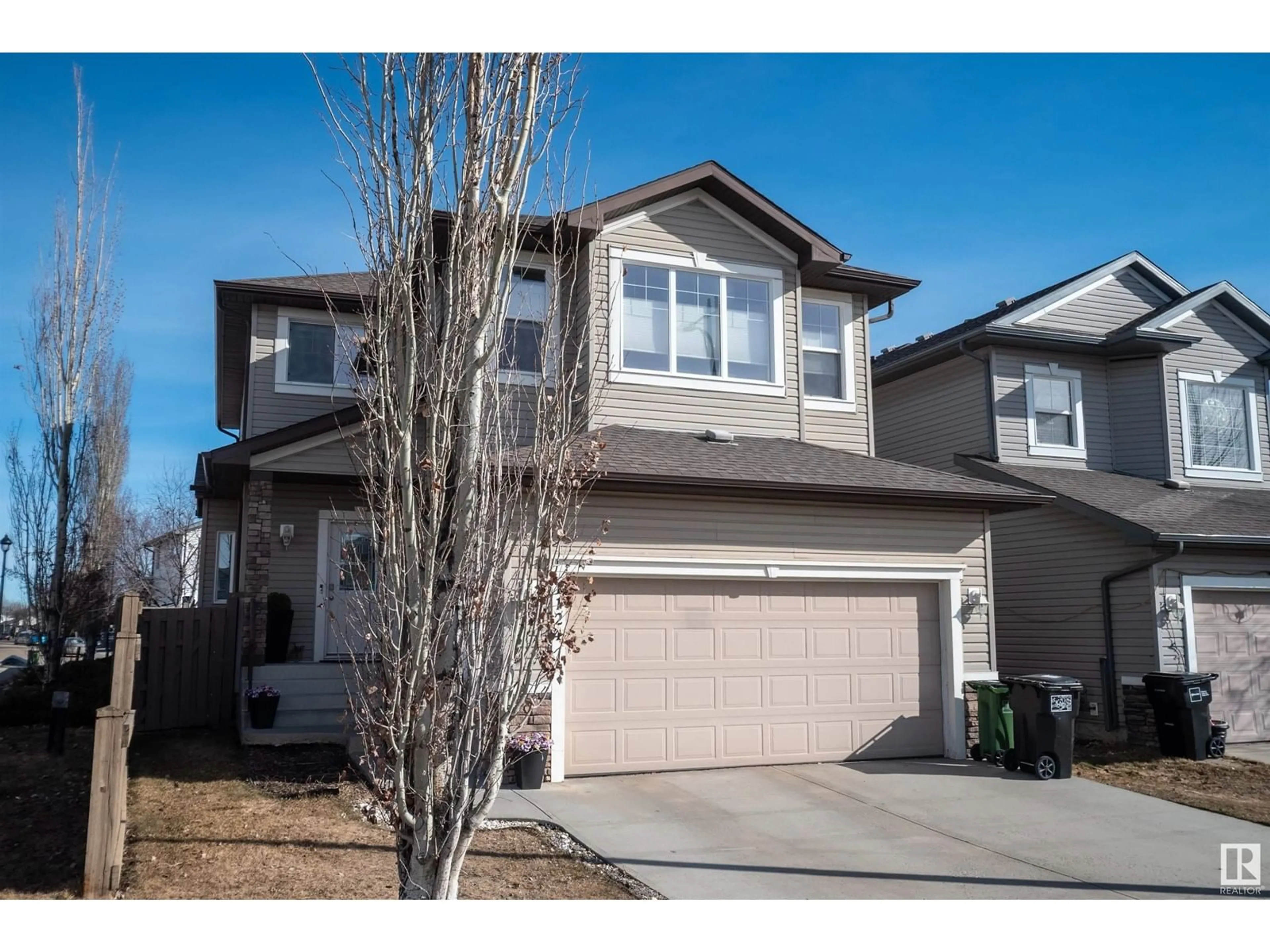 Home with vinyl exterior material, street for 1124 HAYS DR, Edmonton Alberta T6M0M2