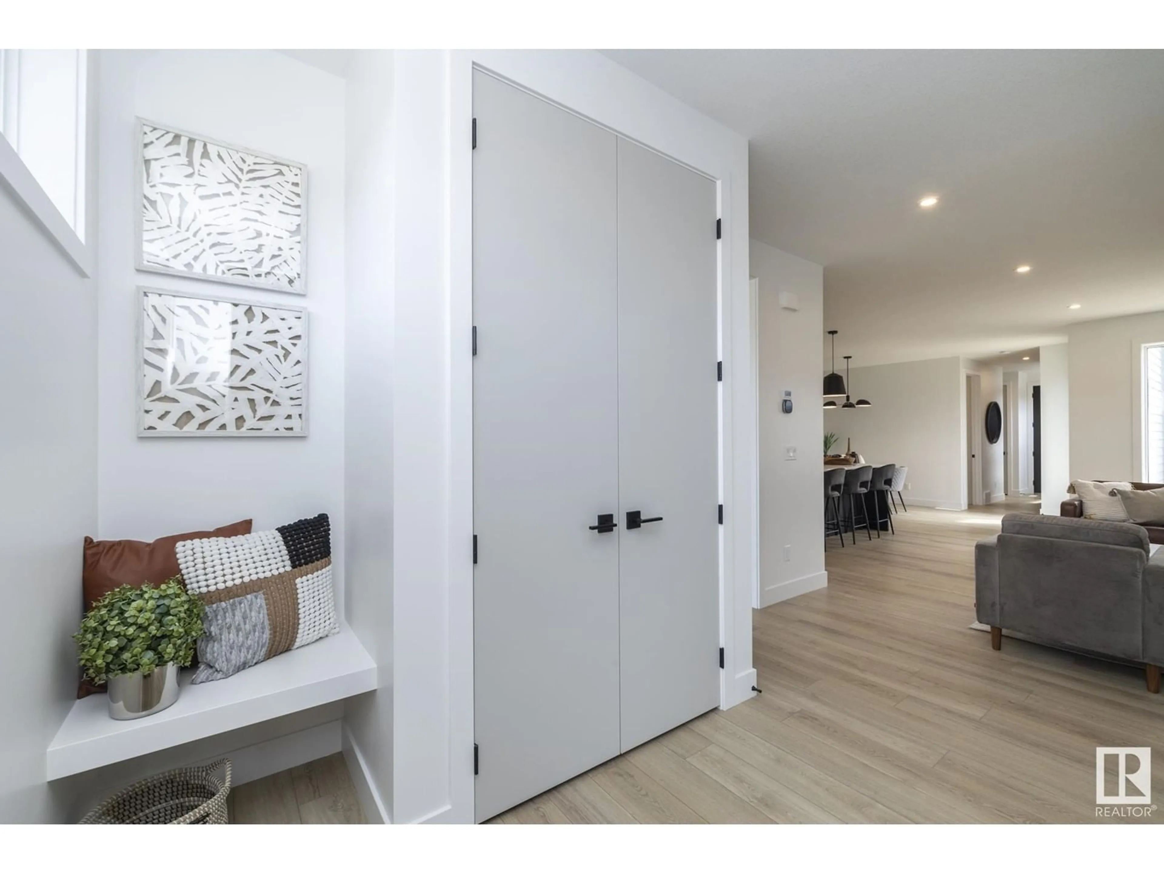 Indoor entryway for SW - 4541 KNIGHT WD, Edmonton Alberta T6W4B7