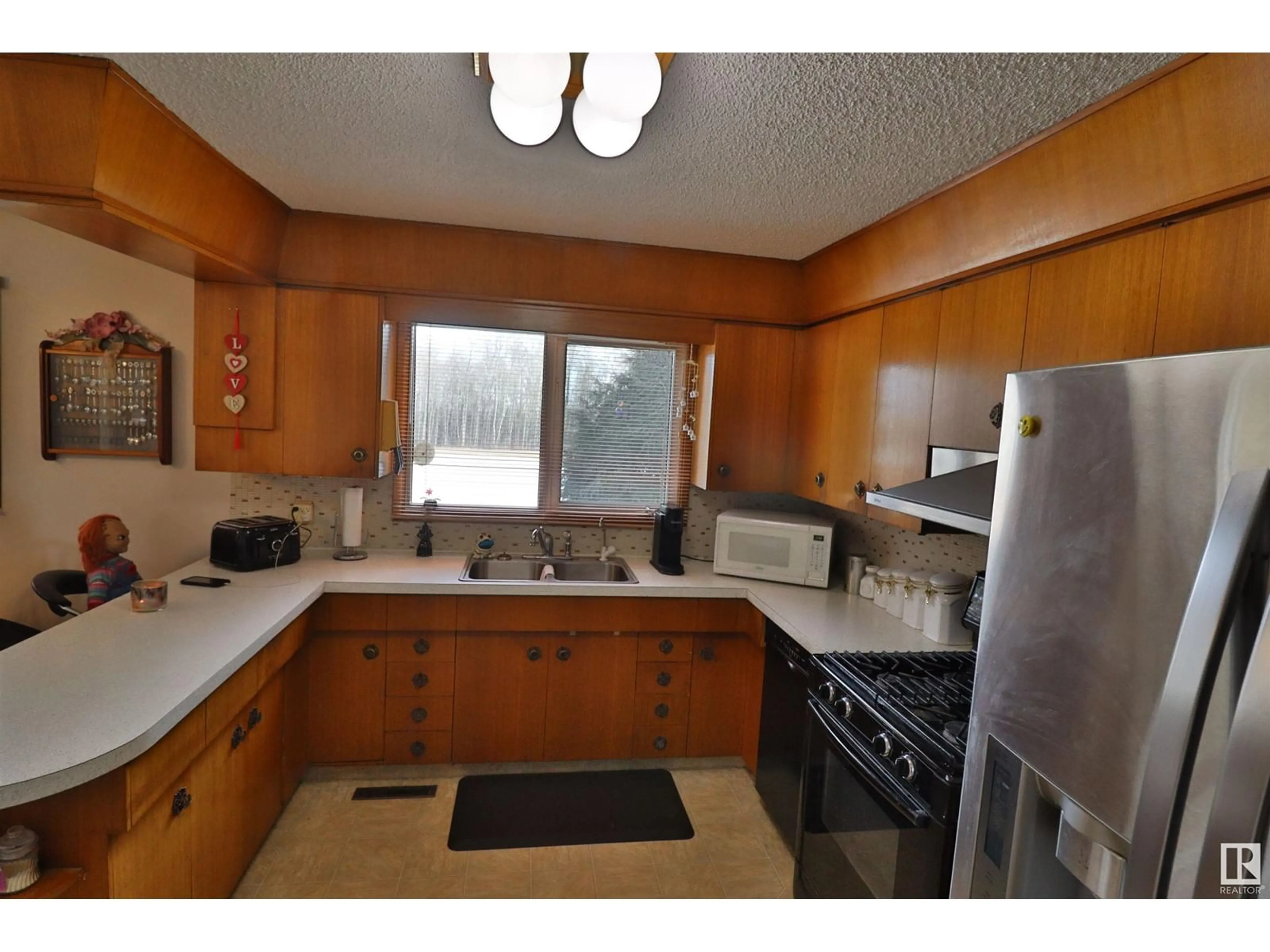Standard kitchen, unknown for 48466 RGE RD 281, Rural Leduc County Alberta T0C2P0