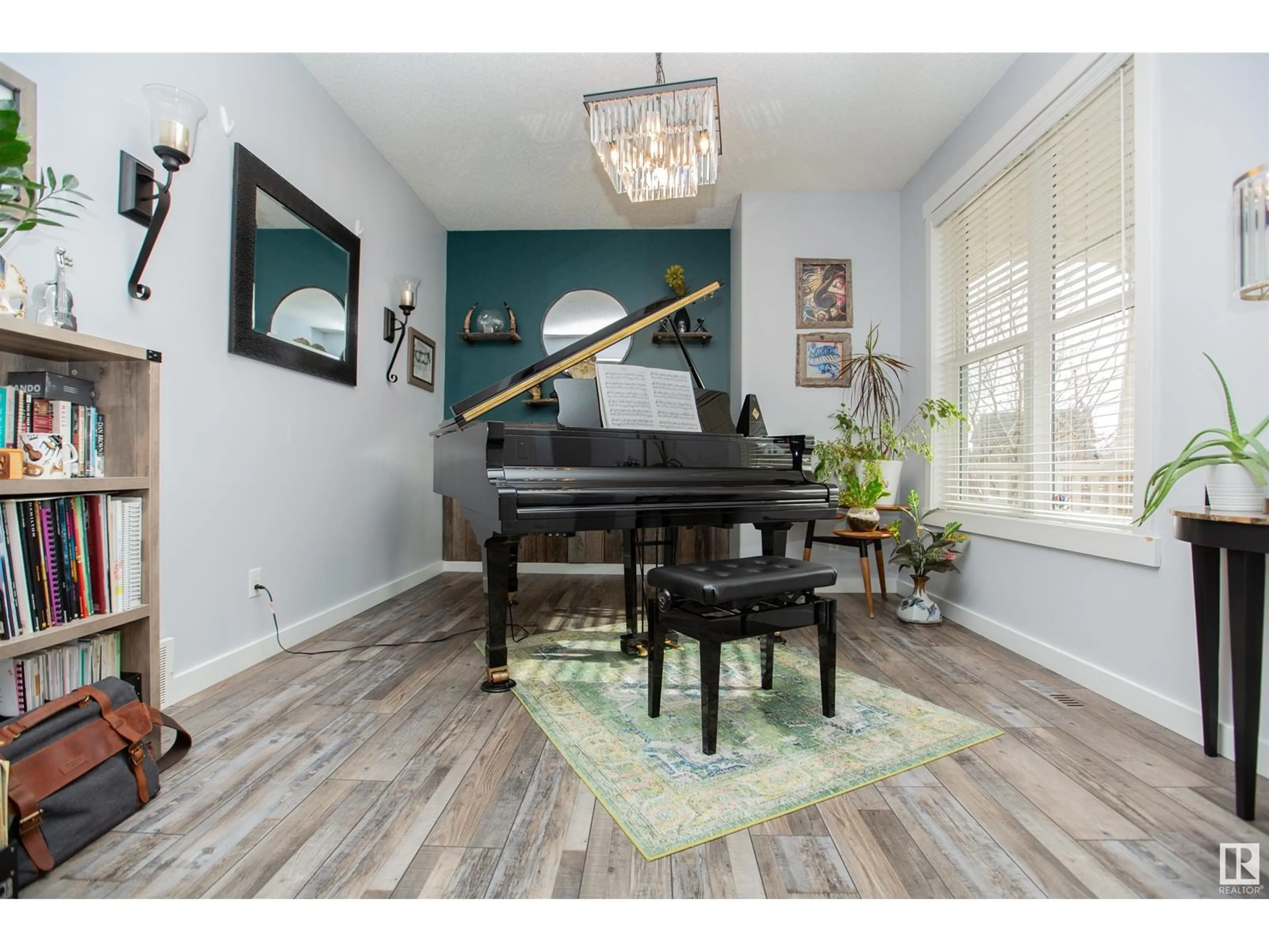 Indoor entryway for 1410 CYPRUS WY, Edmonton Alberta T5E6N2