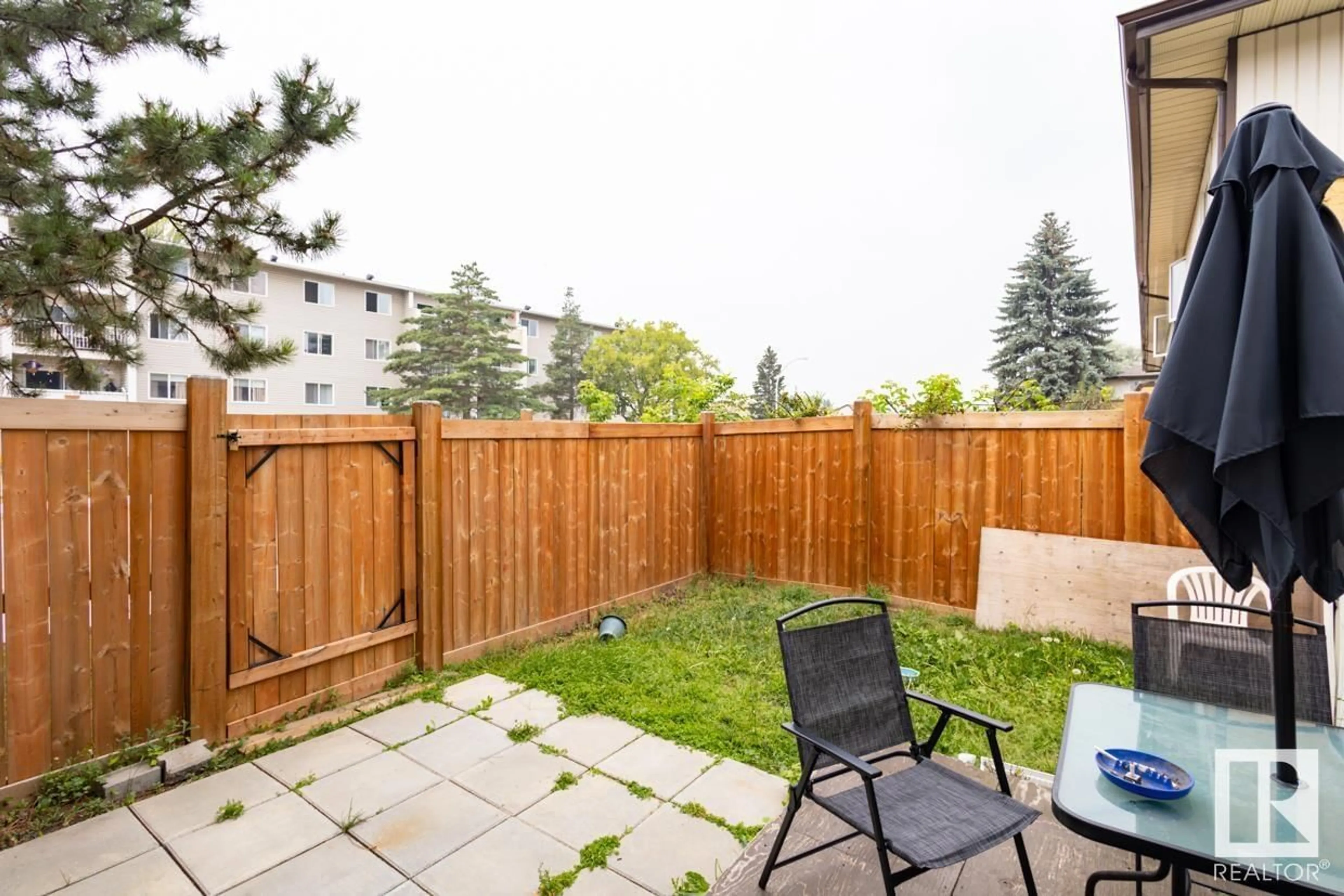 Patio, unknown for 3273 139 AV, Edmonton Alberta T5Y1T2