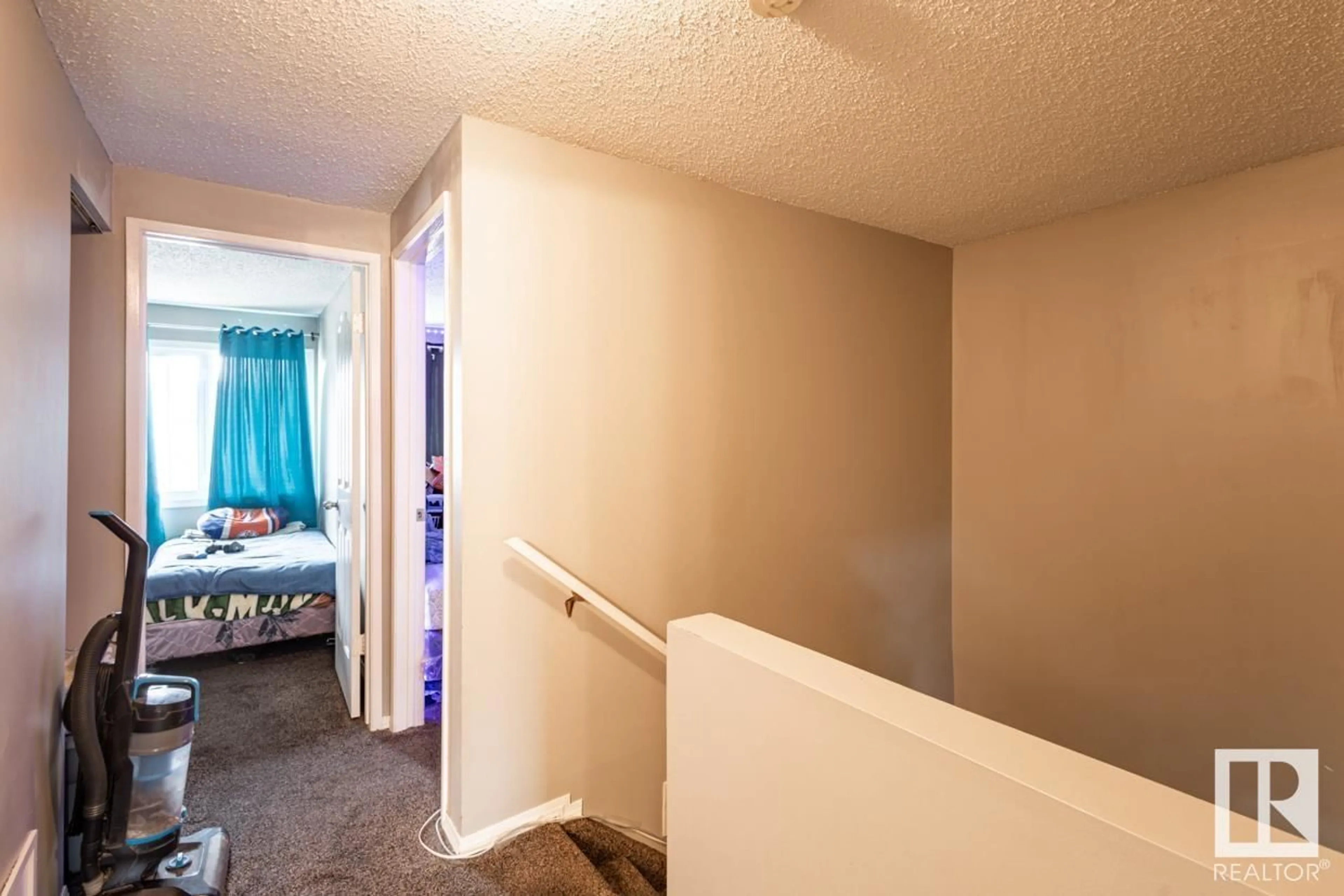 Unknown for 3273 139 AV, Edmonton Alberta T5Y1T2