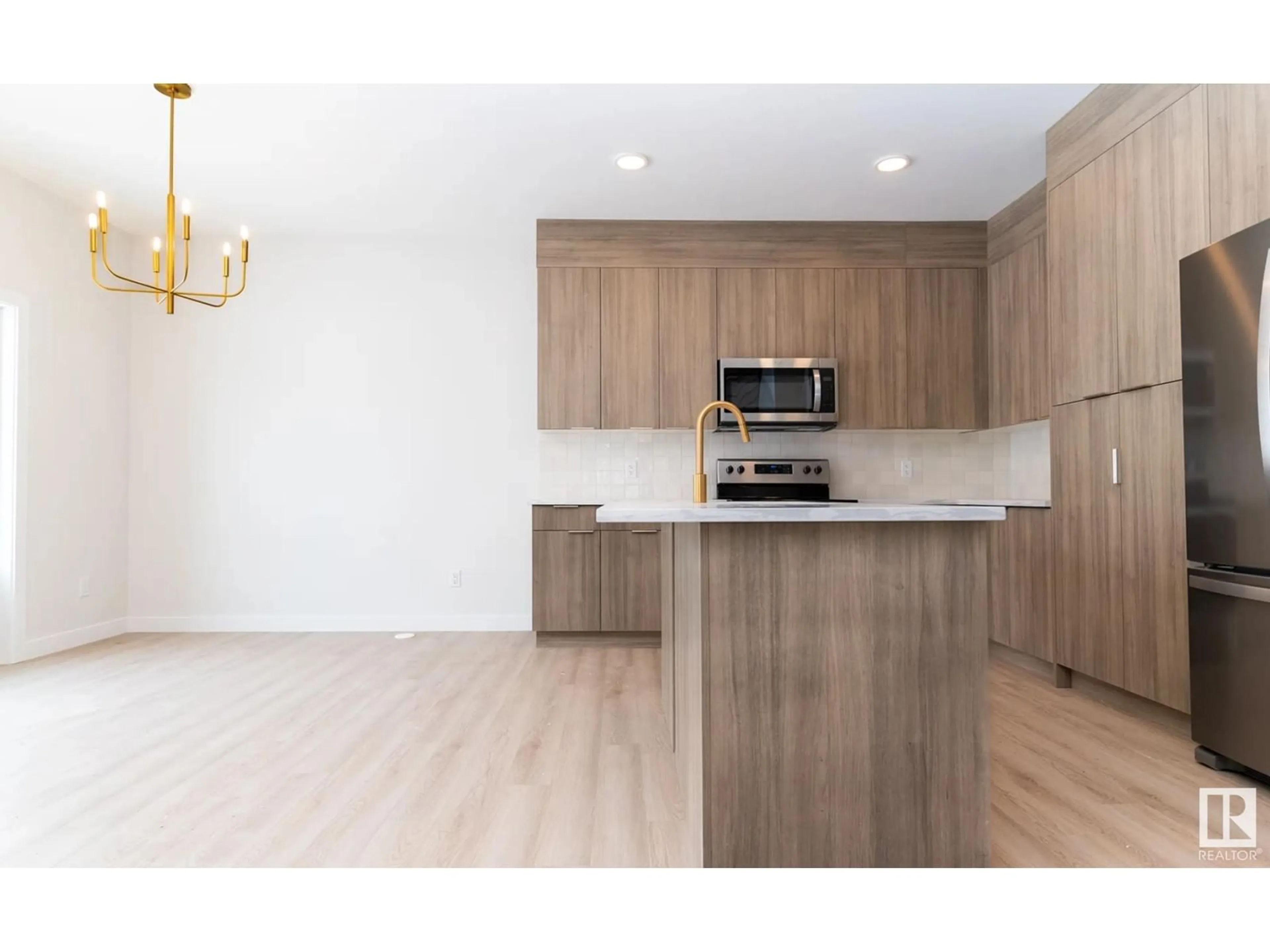 Standard kitchen, wood/laminate floor for SW - 2321 158A ST, Edmonton Alberta T6W4L1