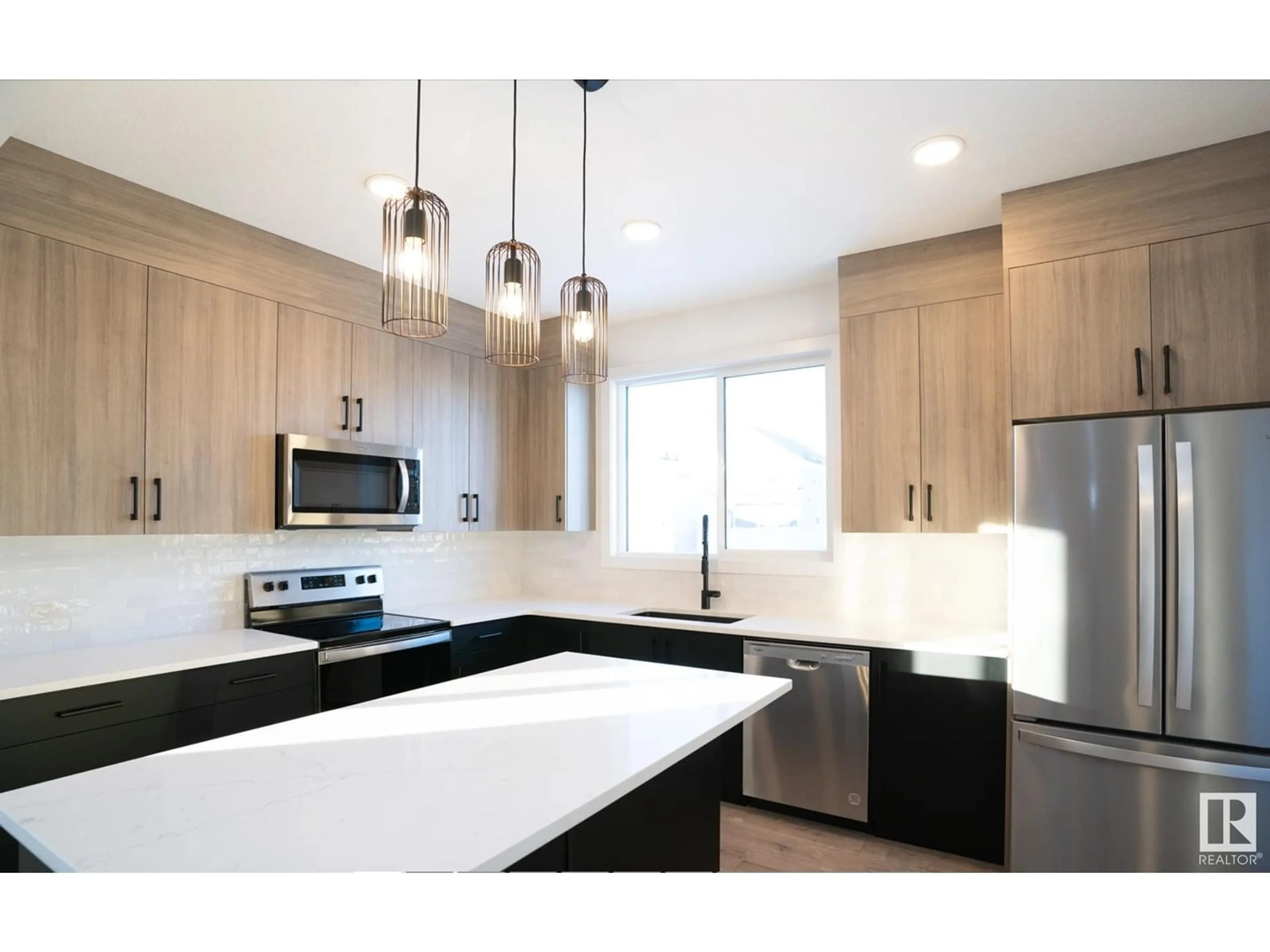Contemporary kitchen, unknown for 6122 CARR RD, Edmonton Alberta T5E6Y4