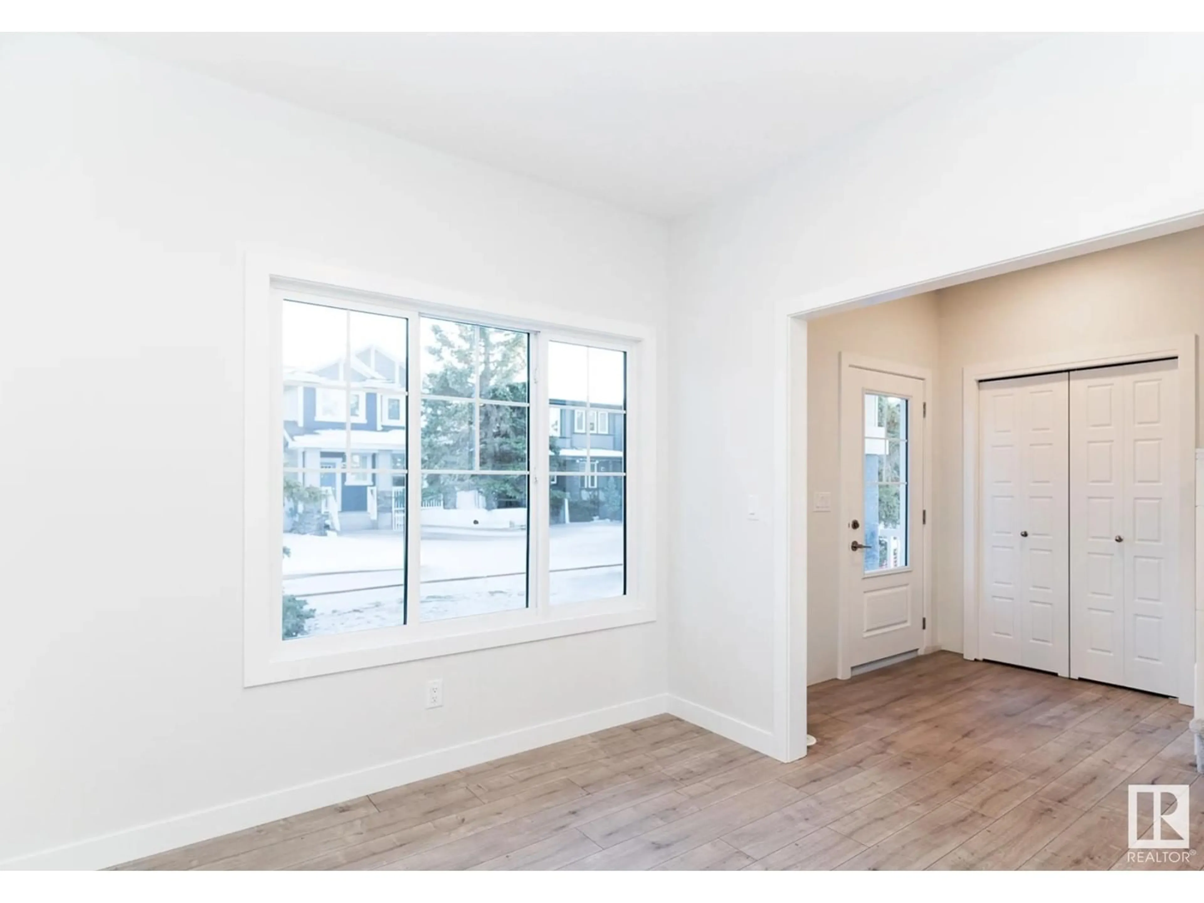 A pic of a room for 6122 CARR RD, Edmonton Alberta T5E6Y4