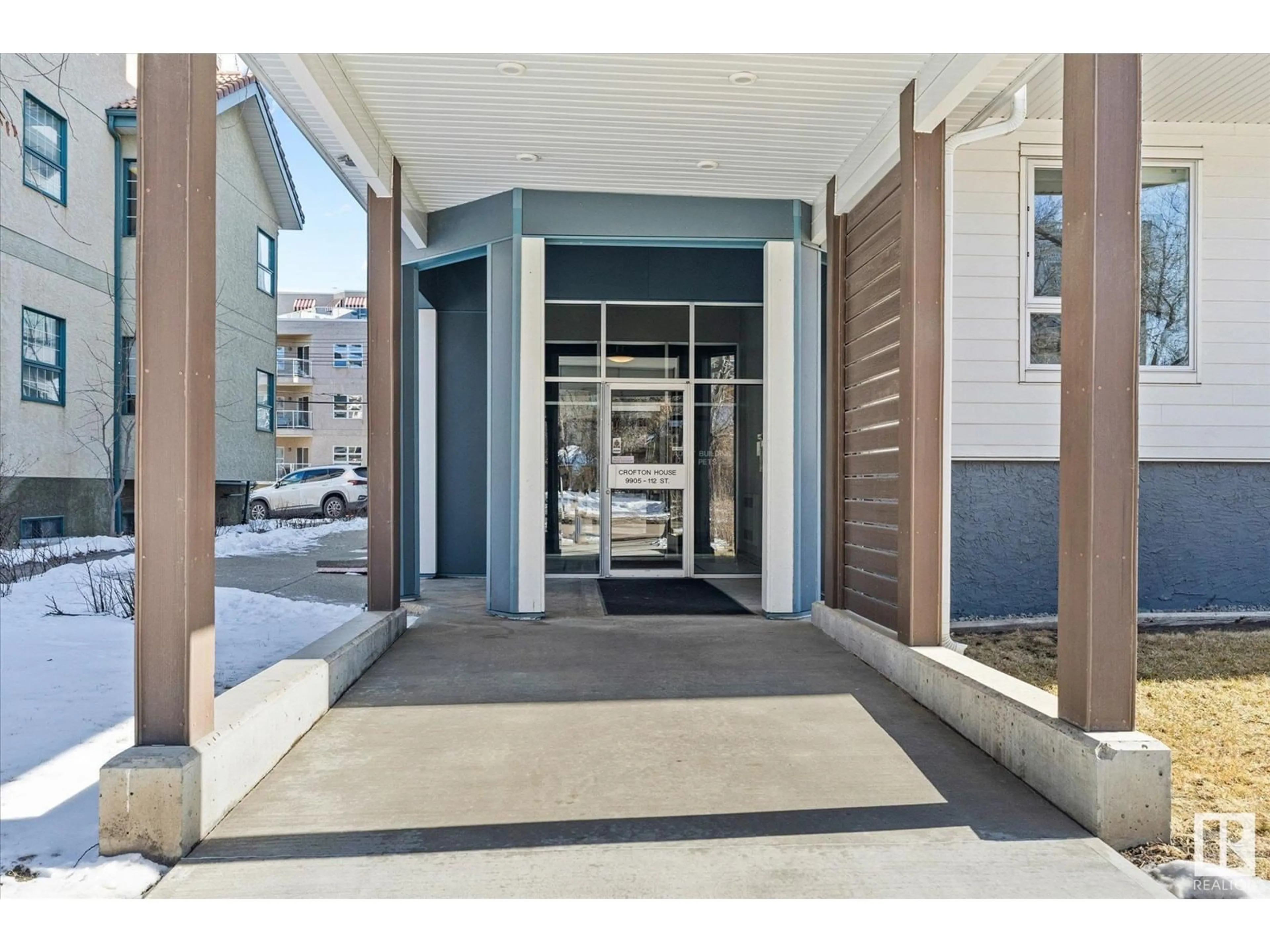 Indoor foyer for 202 - 9905 112 ST, Edmonton Alberta T5K1L6