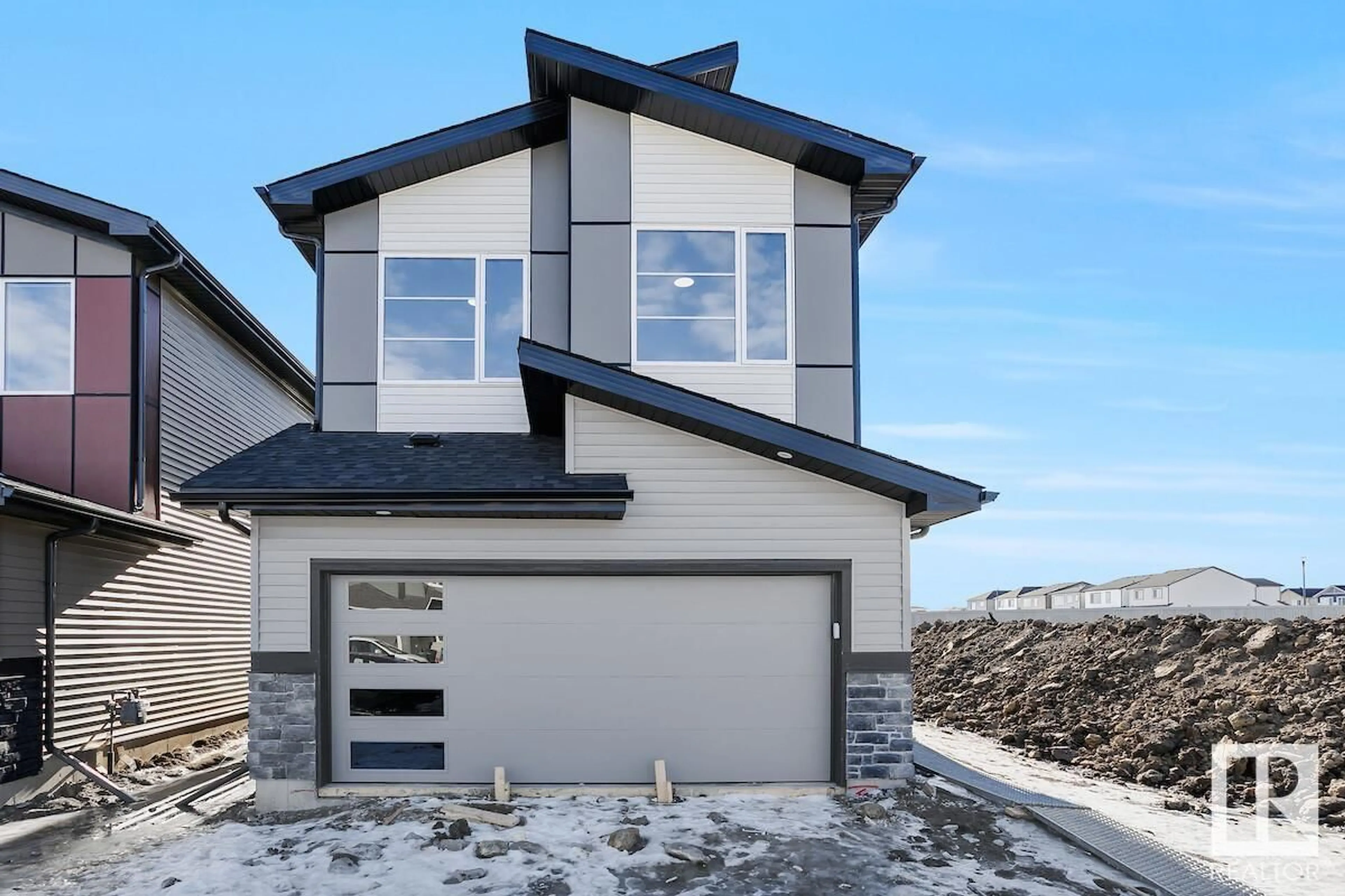 Home with vinyl exterior material, street for 7211 182 AV, Edmonton Alberta T5Z0J1