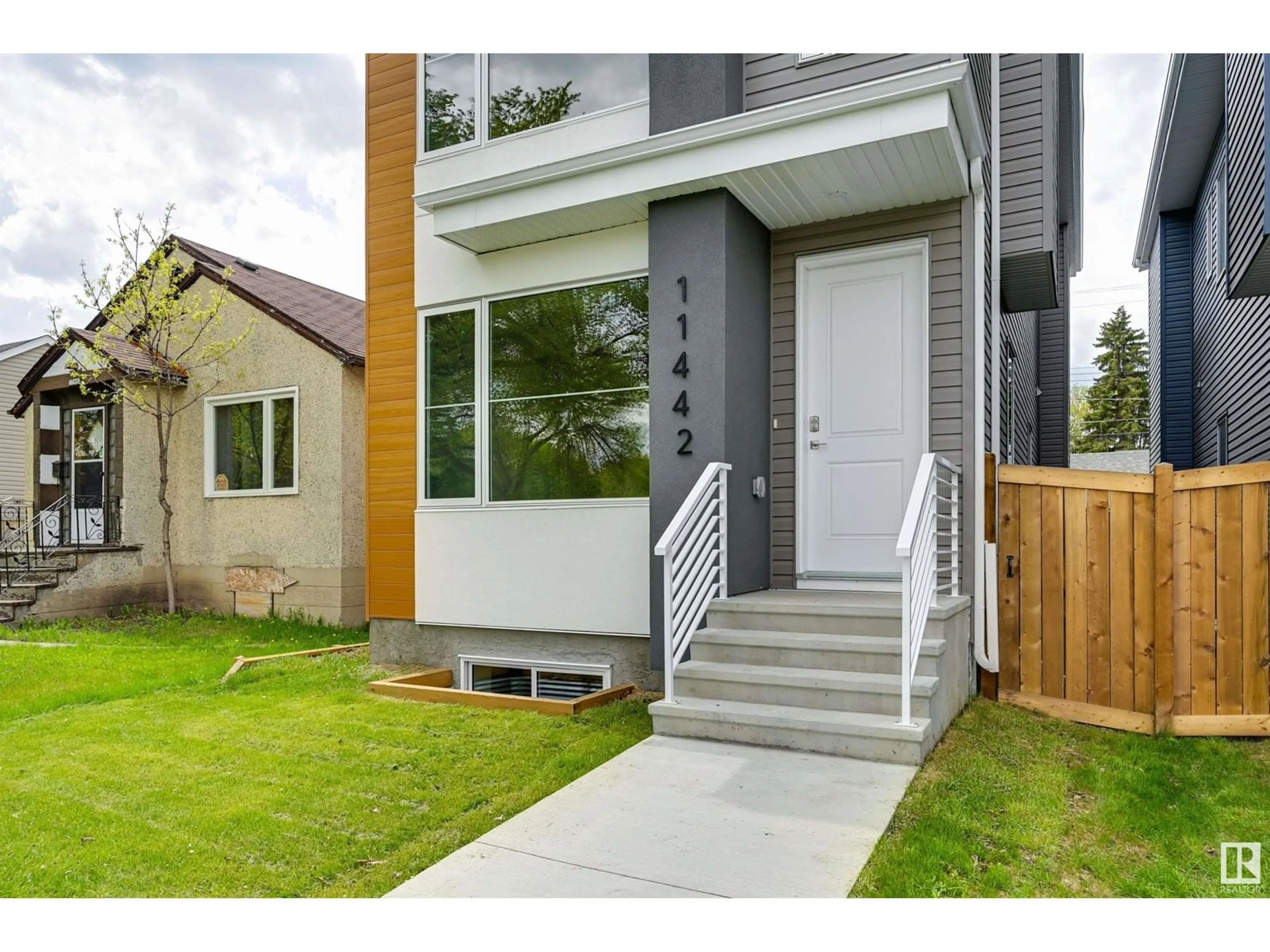 Home with vinyl exterior material, street for 11442 70 ST, Edmonton Alberta T5B1T4