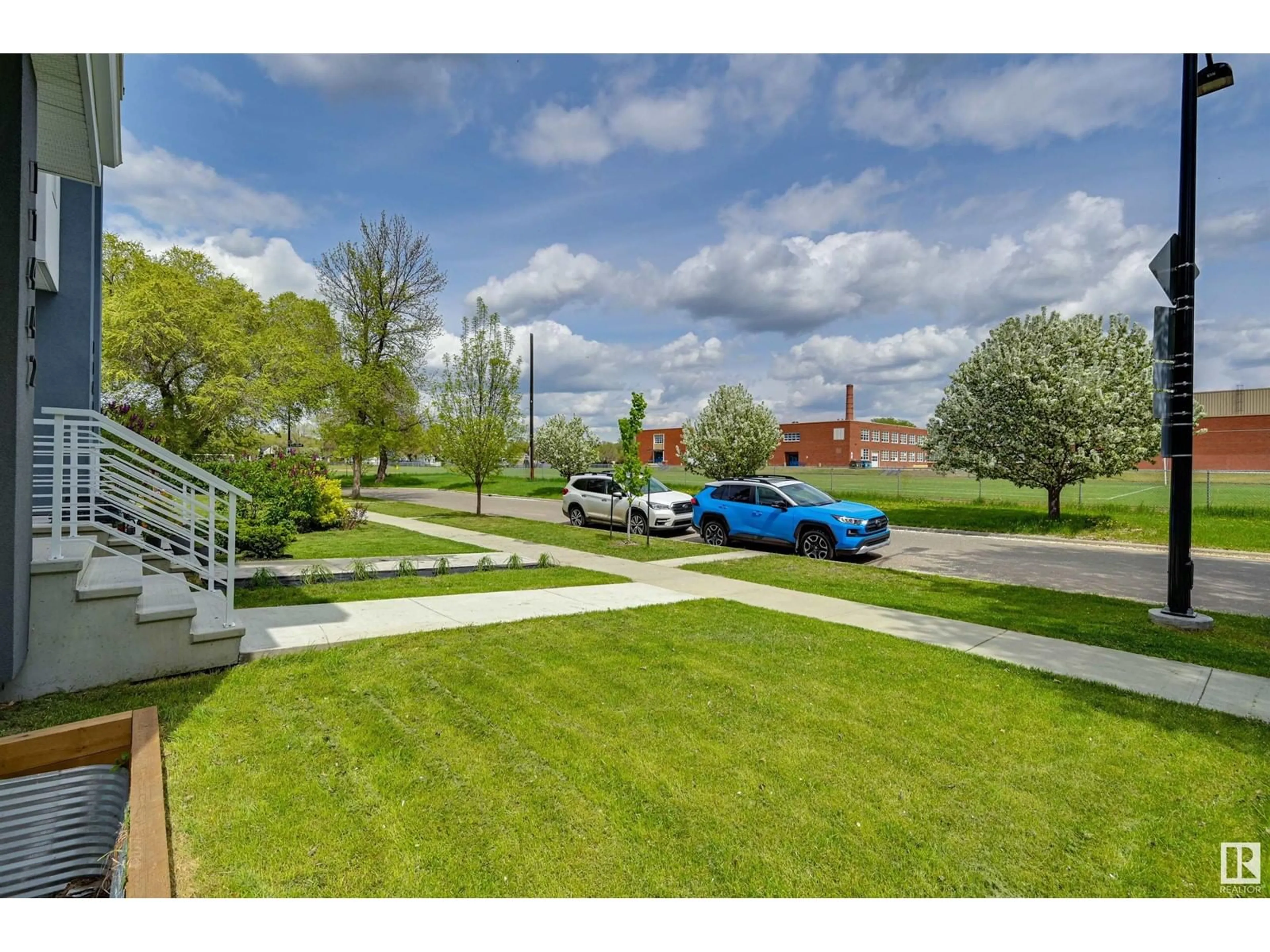 A pic from outside/outdoor area/front of a property/back of a property/a pic from drone, street for 11442 70 ST, Edmonton Alberta T5B1T4