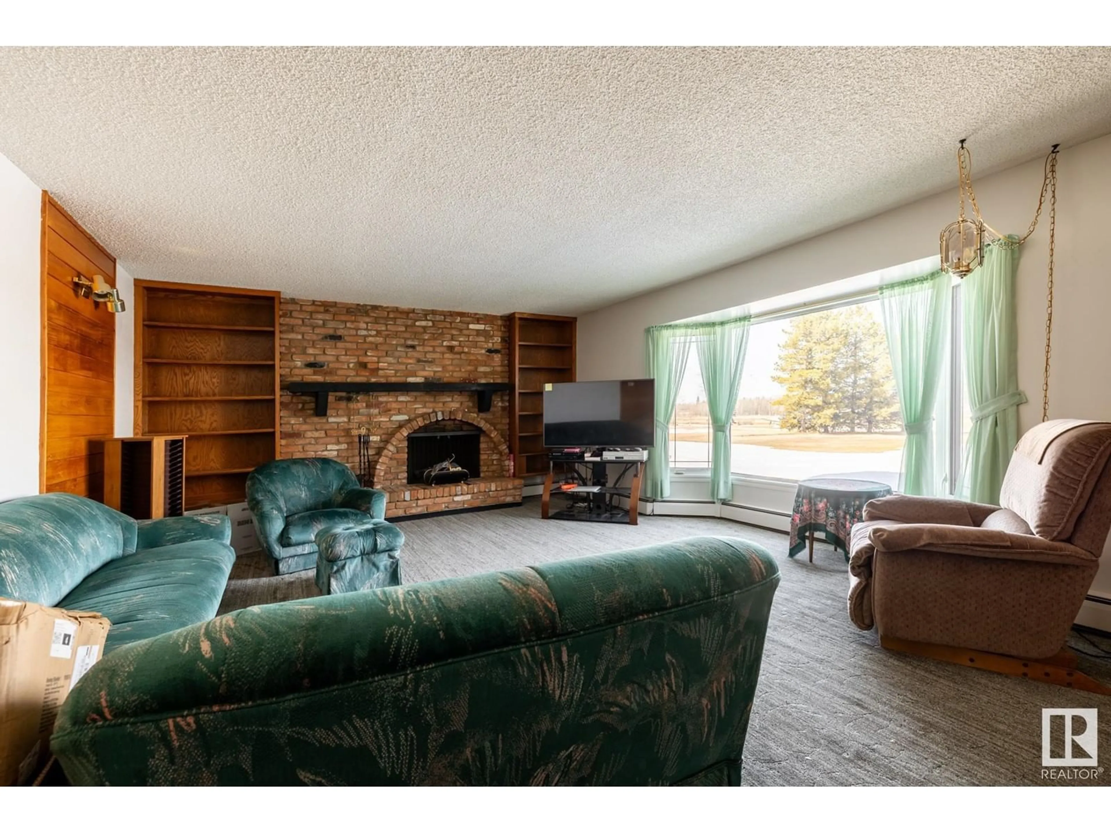 Living room with furniture, wood/laminate floor for 73 52112 RGE ROAD 222, Rural Strathcona County Alberta T8C1H6